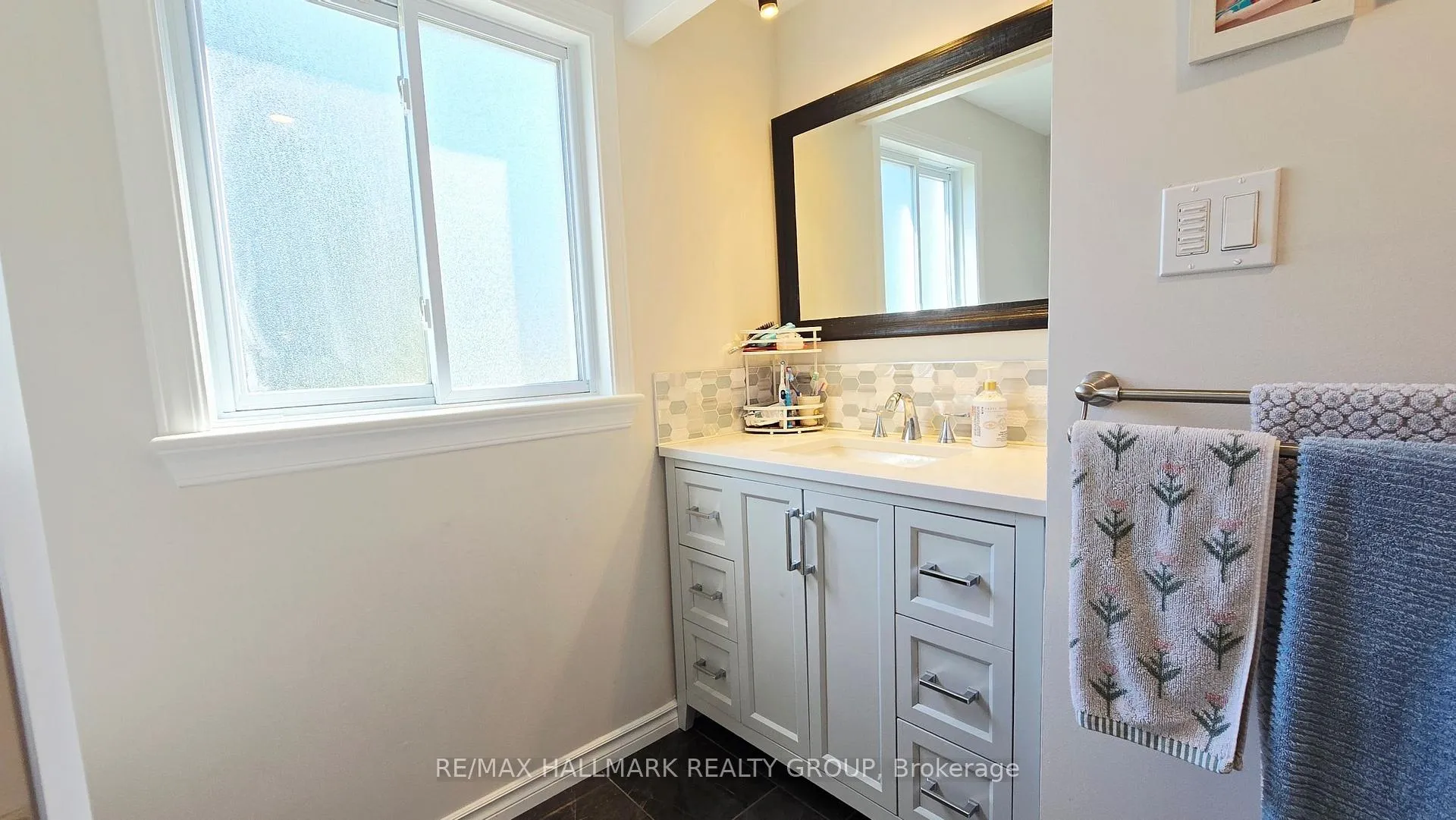 Photo 25 of 35 Seabrooke Drive, Ottawa, Kanata - Glencairn/Hazeldean — HOMEH