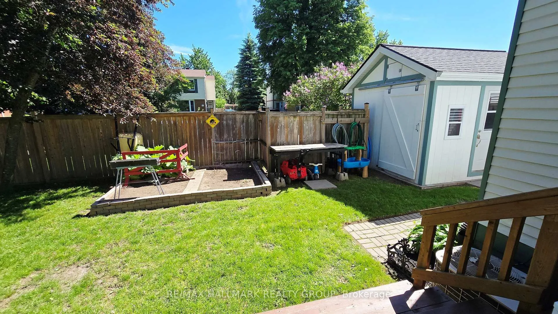 Photo 33 of 35 Seabrooke Drive, Ottawa, Kanata - Glencairn/Hazeldean — HOMEH