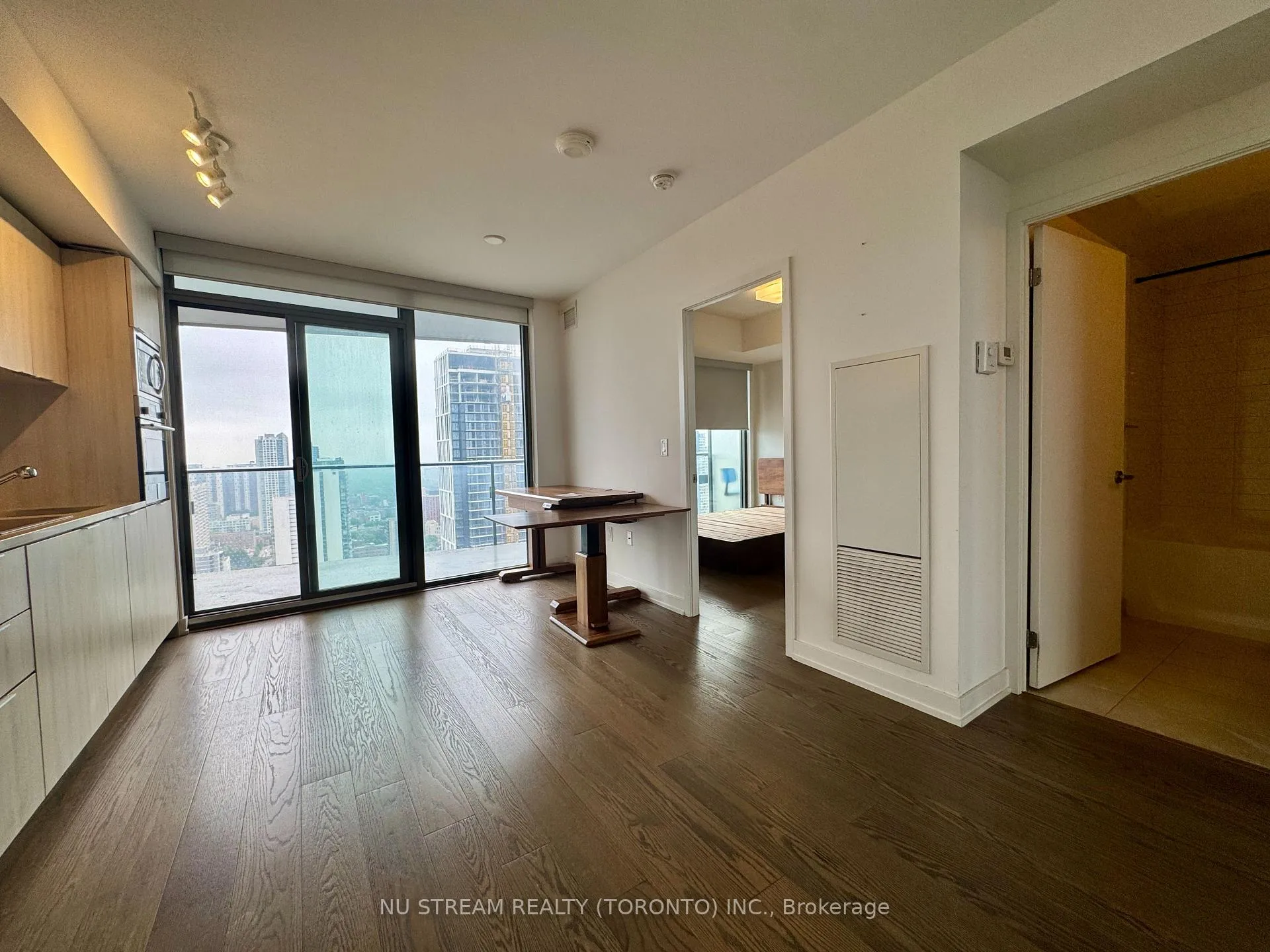 Photo 2 of Unit 3113, 11 Wellesley Street W, Toronto, Bay Street Corridor — HOMEH