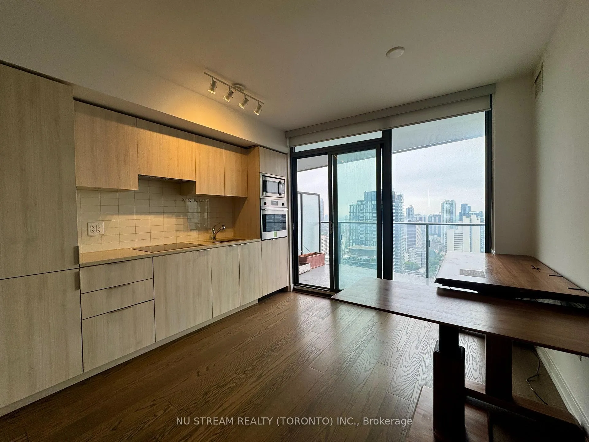 Photo 3 of Unit 3113, 11 Wellesley Street W, Toronto, Bay Street Corridor — HOMEH