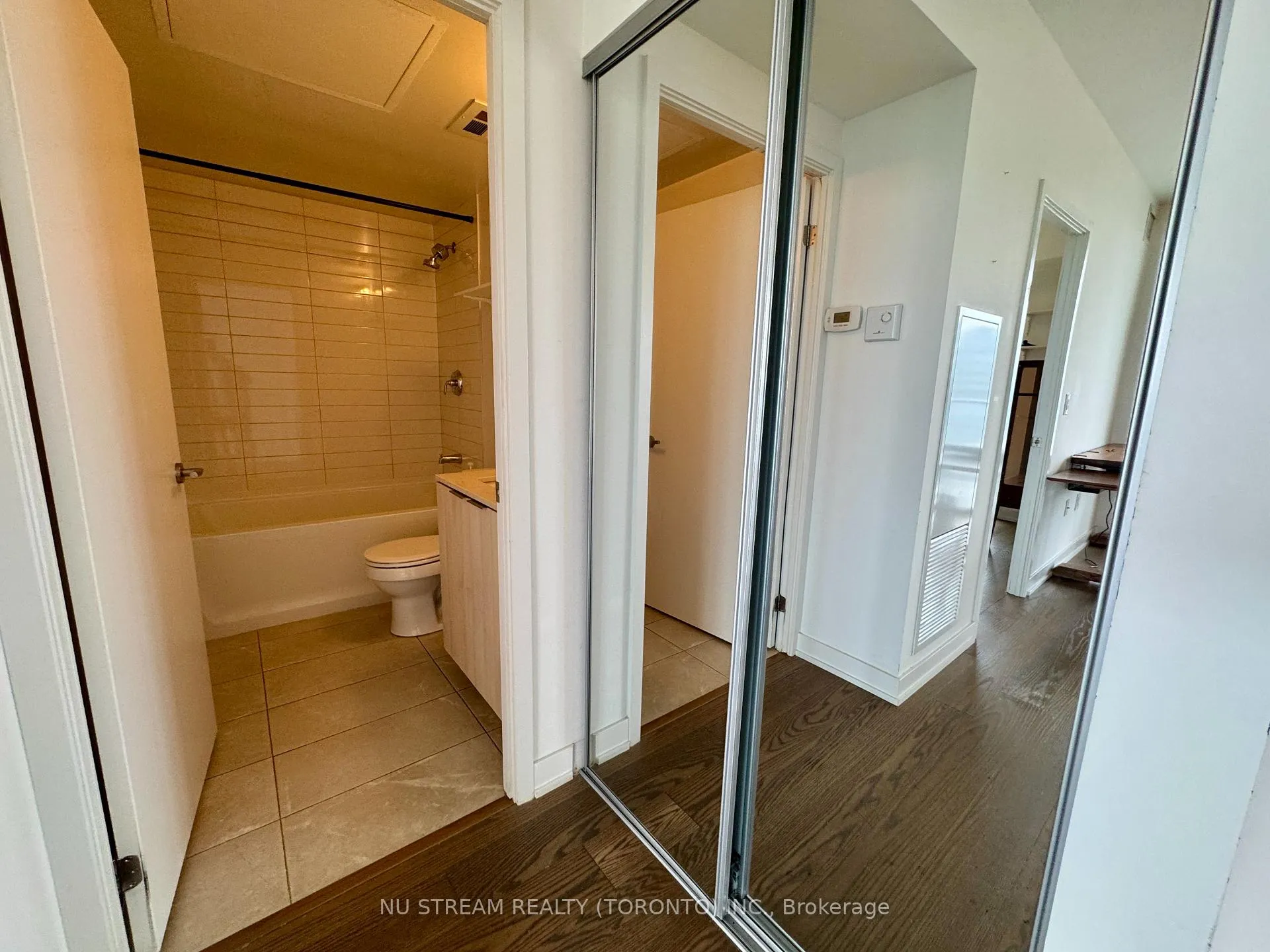 Photo 5 of Unit 3113, 11 Wellesley Street W, Toronto, Bay Street Corridor — HOMEH