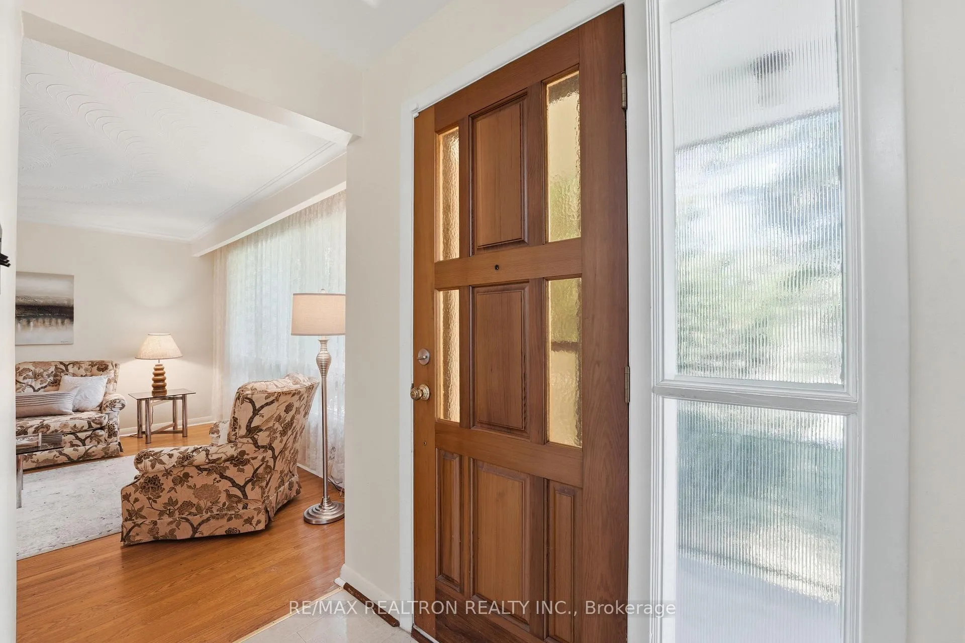 Photo 3 of 13 Kemano Road, Aurora, Aurora Heights — HOMEH