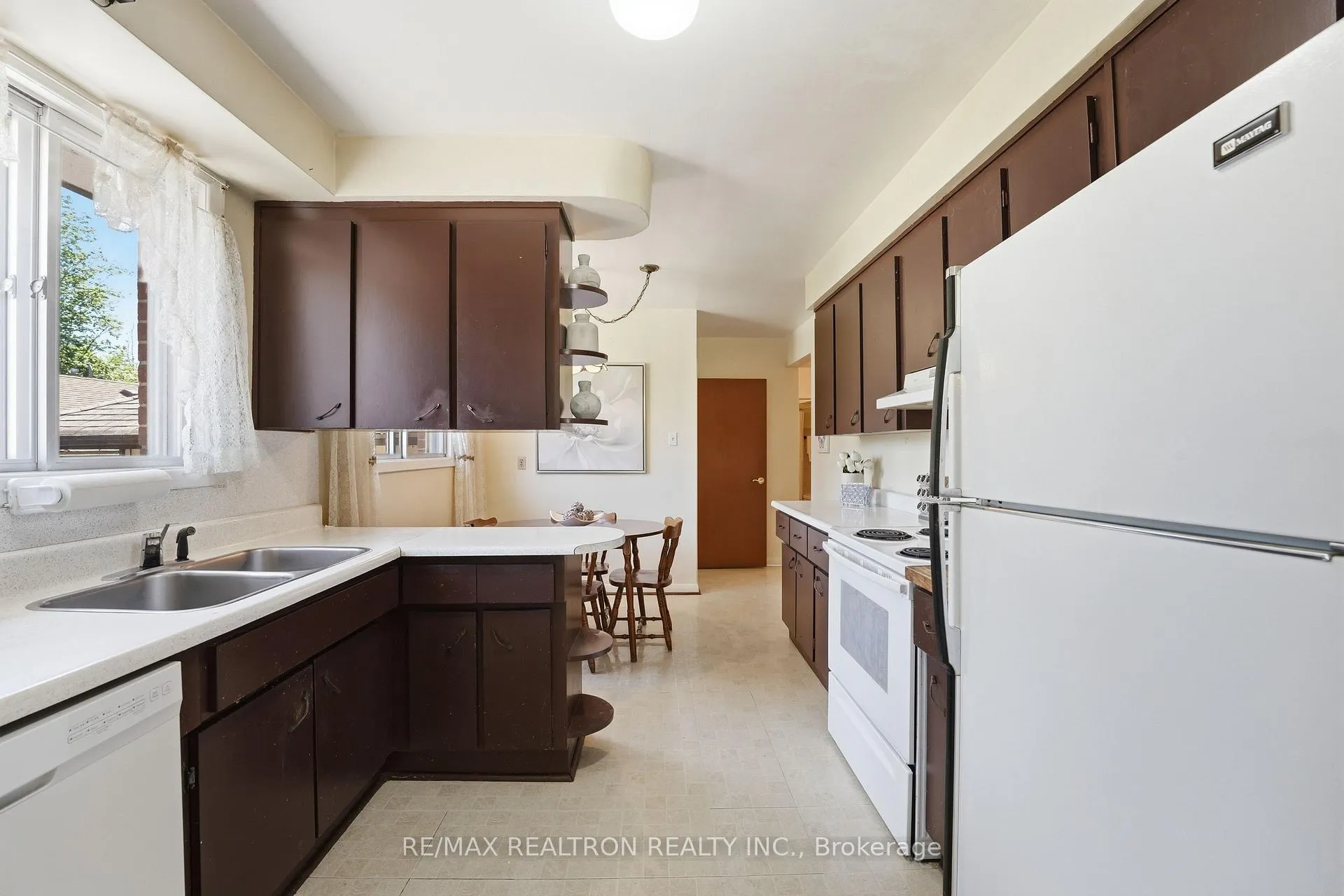 Photo 4 of 13 Kemano Road, Aurora, Aurora Heights — HOMEH