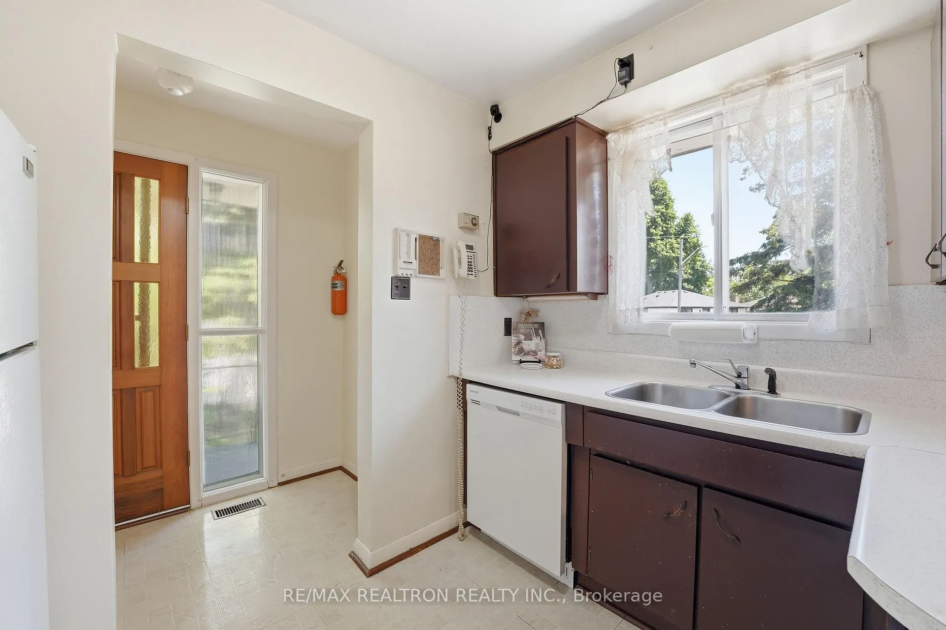 Photo 5 of 13 Kemano Road, Aurora, Aurora Heights — HOMEH
