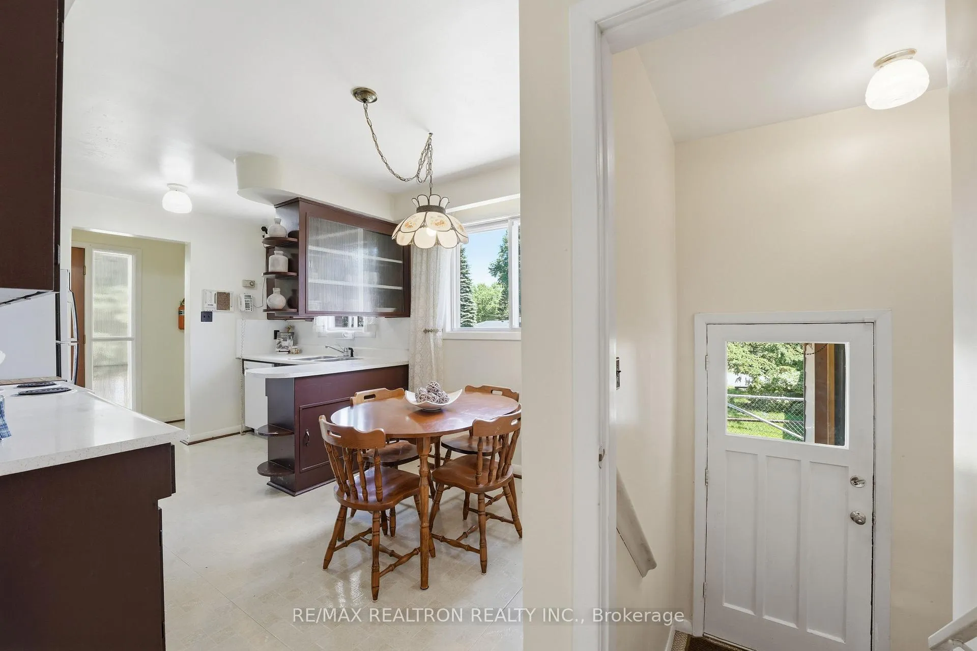 Photo 7 of 13 Kemano Road, Aurora, Aurora Heights — HOMEH