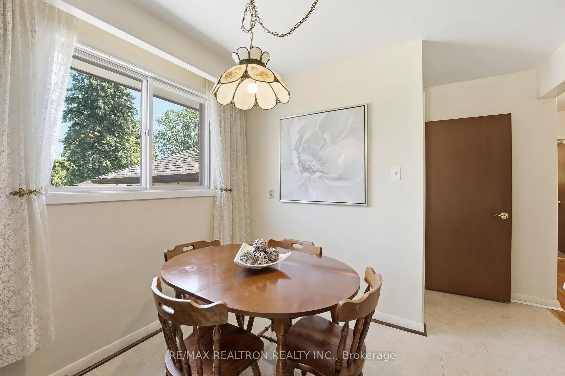 Photo 8 of 13 Kemano Road, Aurora, Aurora Heights — HOMEH