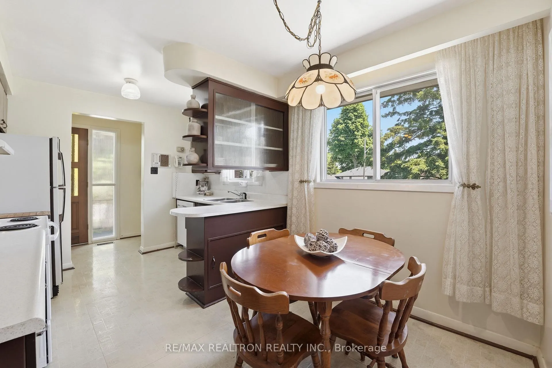 Photo 9 of 13 Kemano Road, Aurora, Aurora Heights — HOMEH