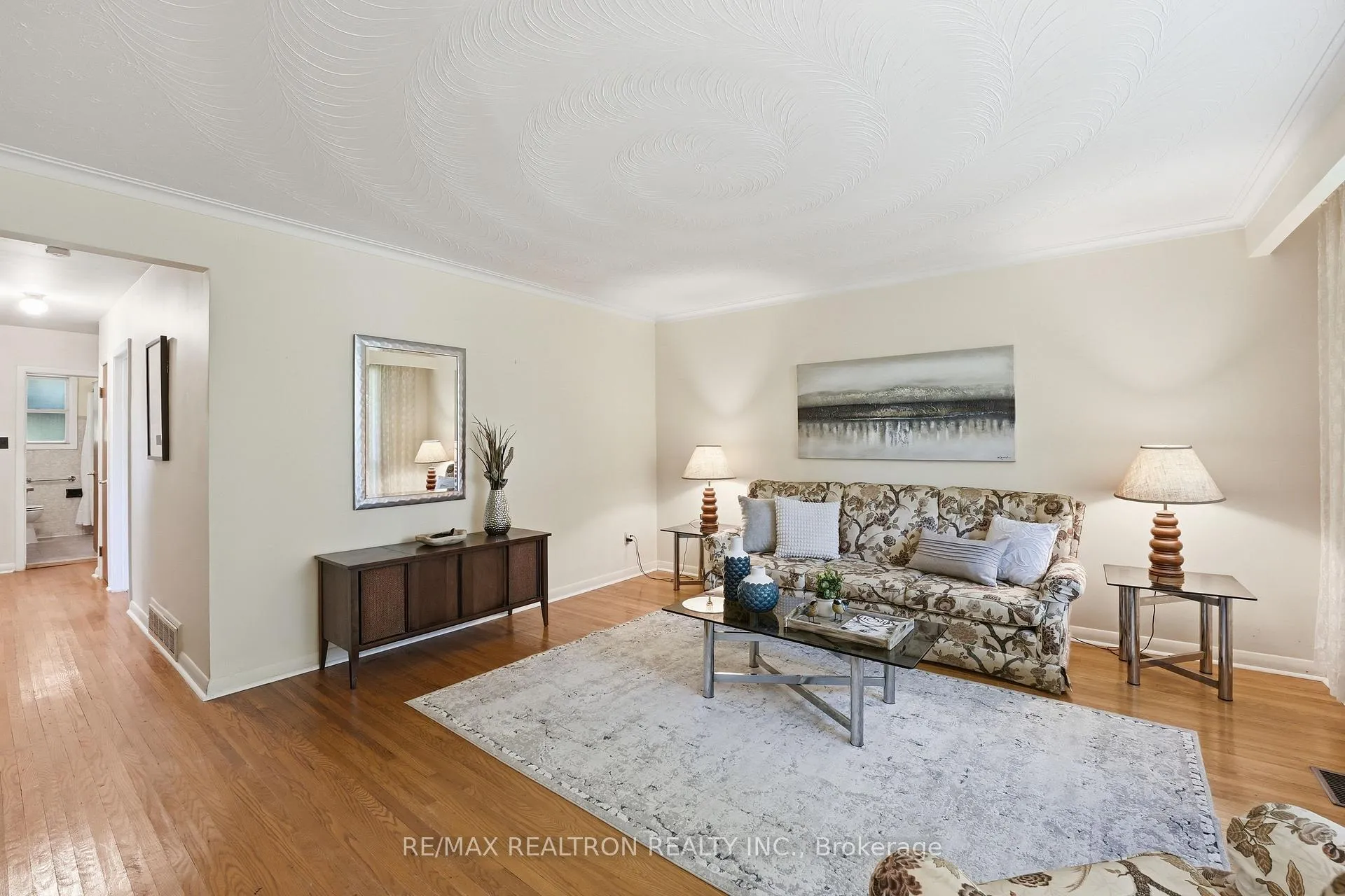 Photo 10 of 13 Kemano Road, Aurora, Aurora Heights — HOMEH