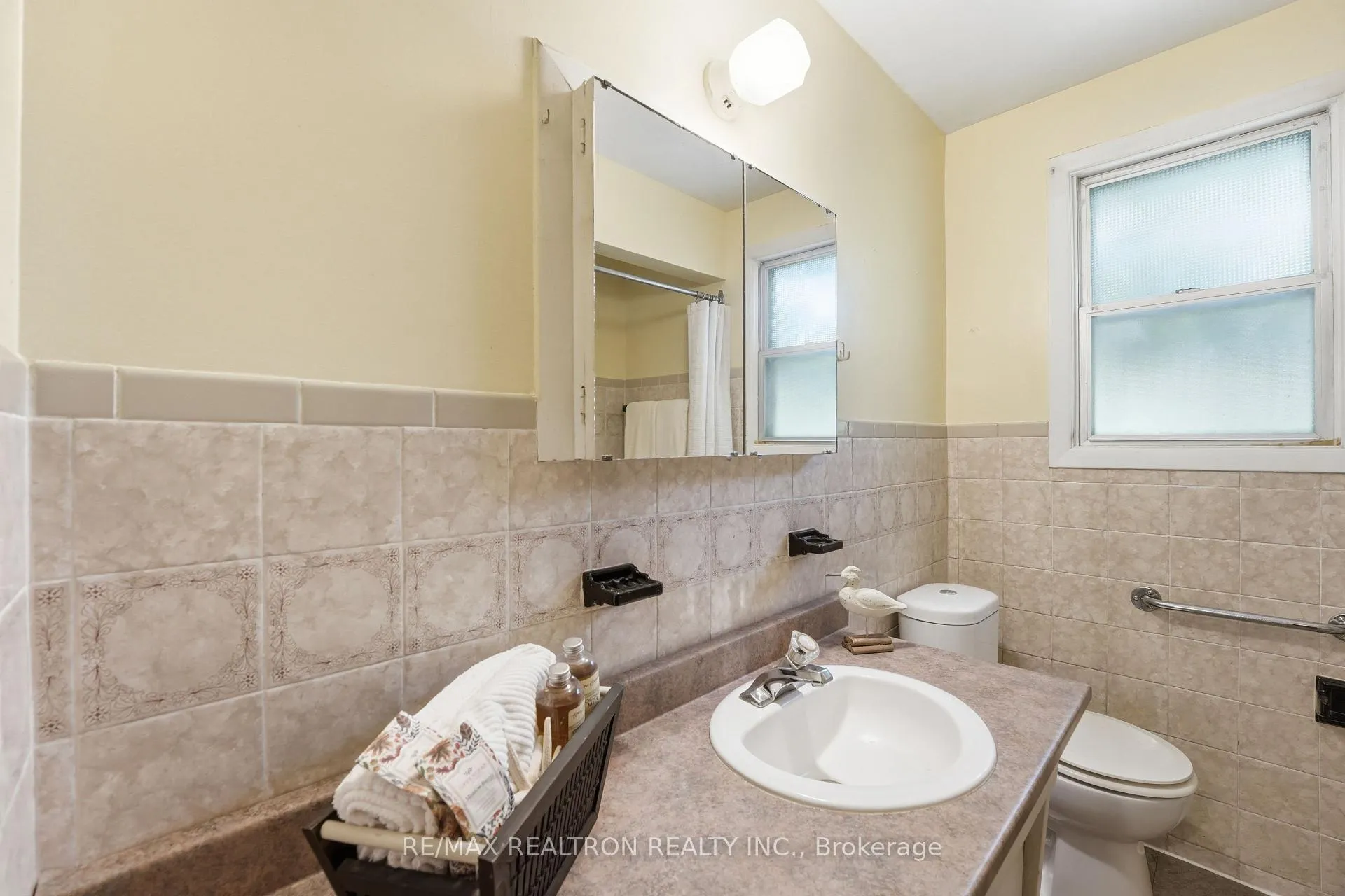 Photo 13 of 13 Kemano Road, Aurora, Aurora Heights — HOMEH