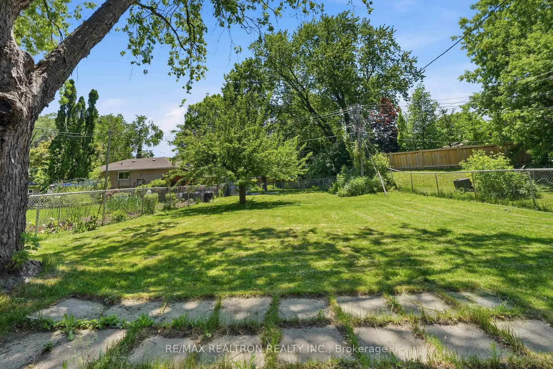 Photo 23 of 13 Kemano Road, Aurora, Aurora Heights — HOMEH