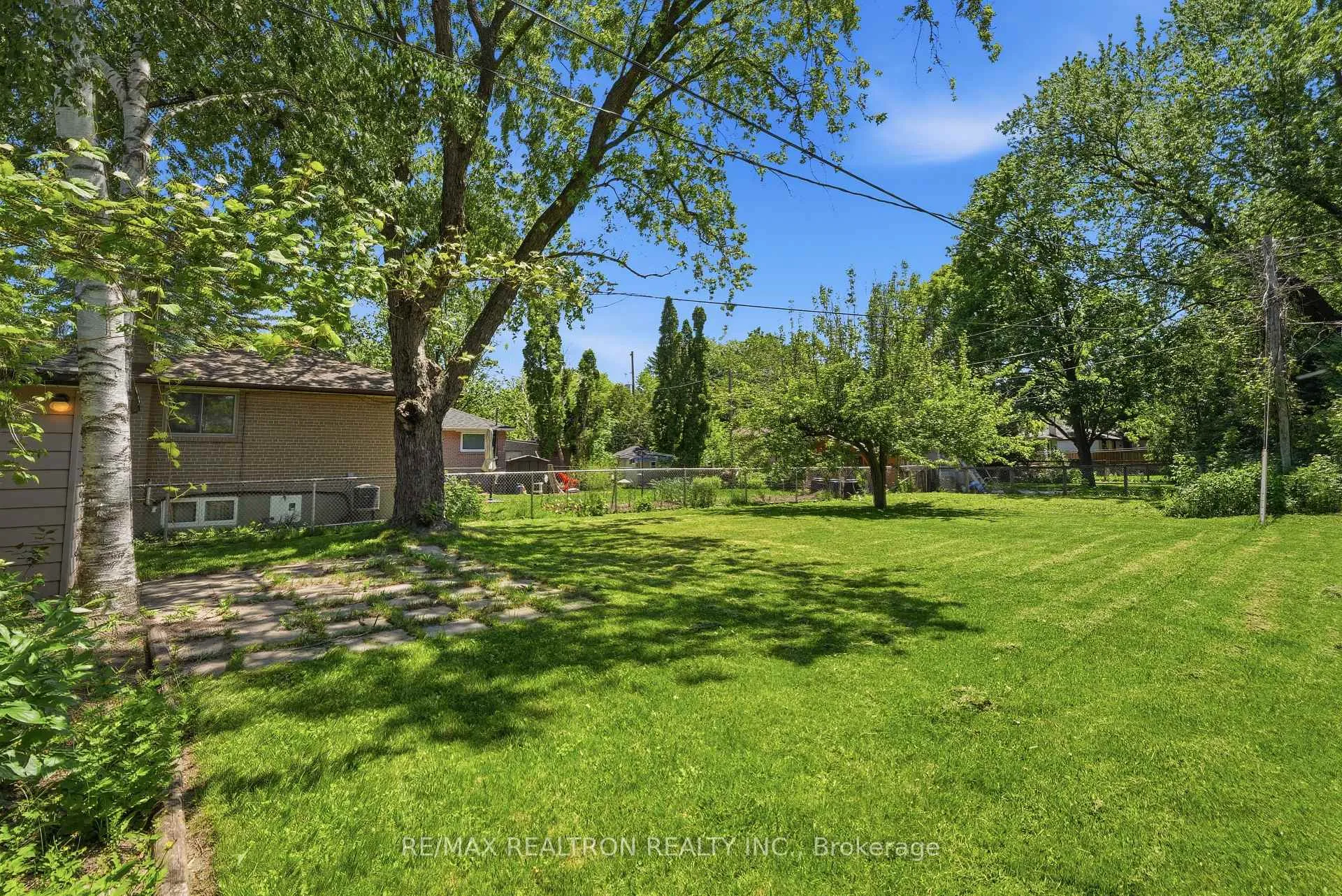 Photo 26 of 13 Kemano Road, Aurora, Aurora Heights — HOMEH