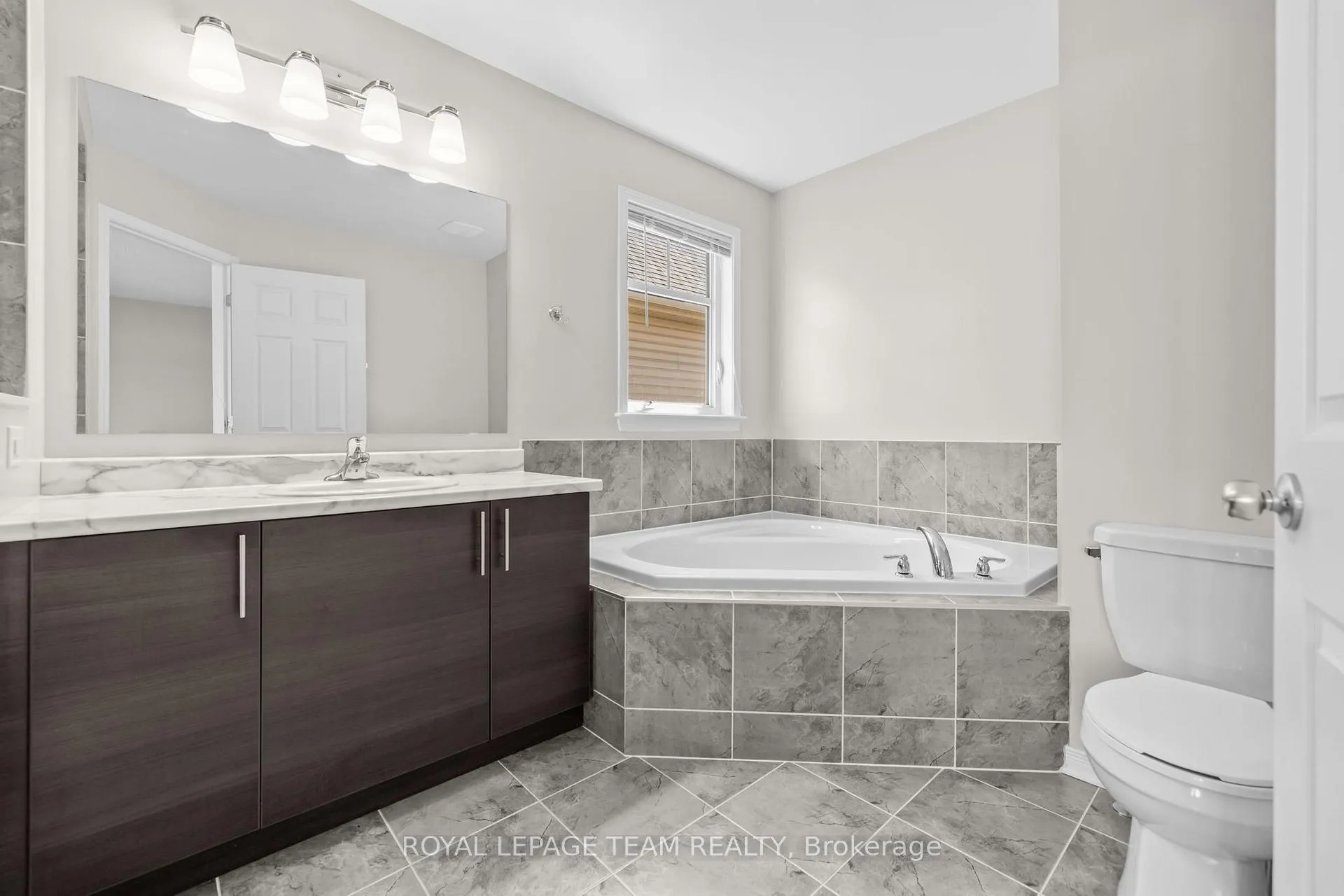 Photo 23 of 377 Sweetflag Street, Ottawa, Barrhaven - Longfields — HOMEH