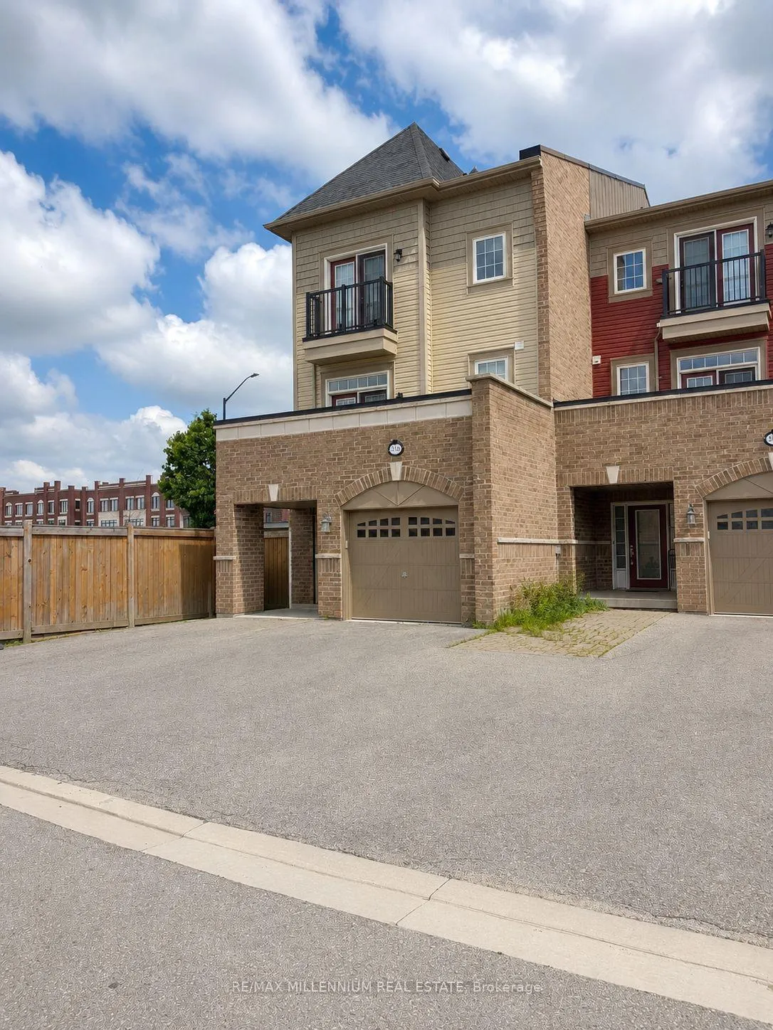 Photo 2 of 218 Dougall Avenue, Caledon, Rural Caledon — HOMEH