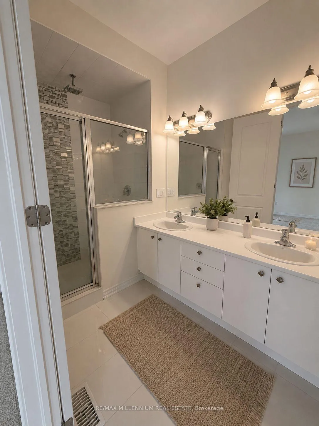 Photo 14 of 218 Dougall Avenue, Caledon, Rural Caledon — HOMEH