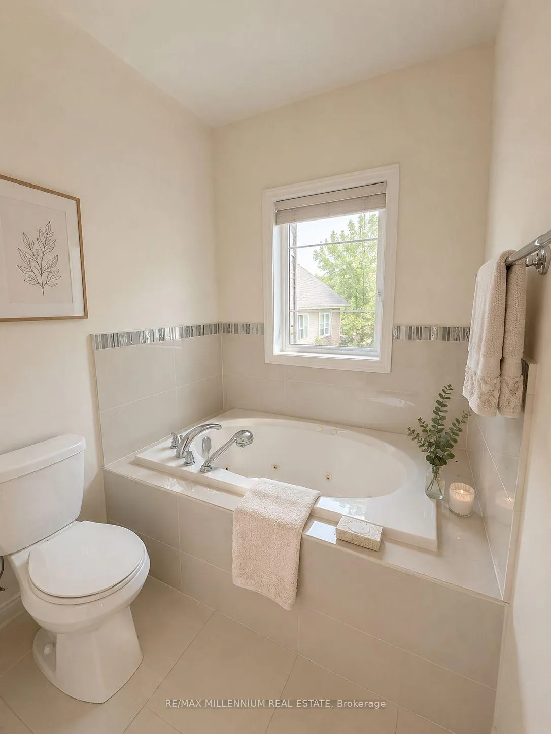 Photo 15 of 218 Dougall Avenue, Caledon, Rural Caledon — HOMEH