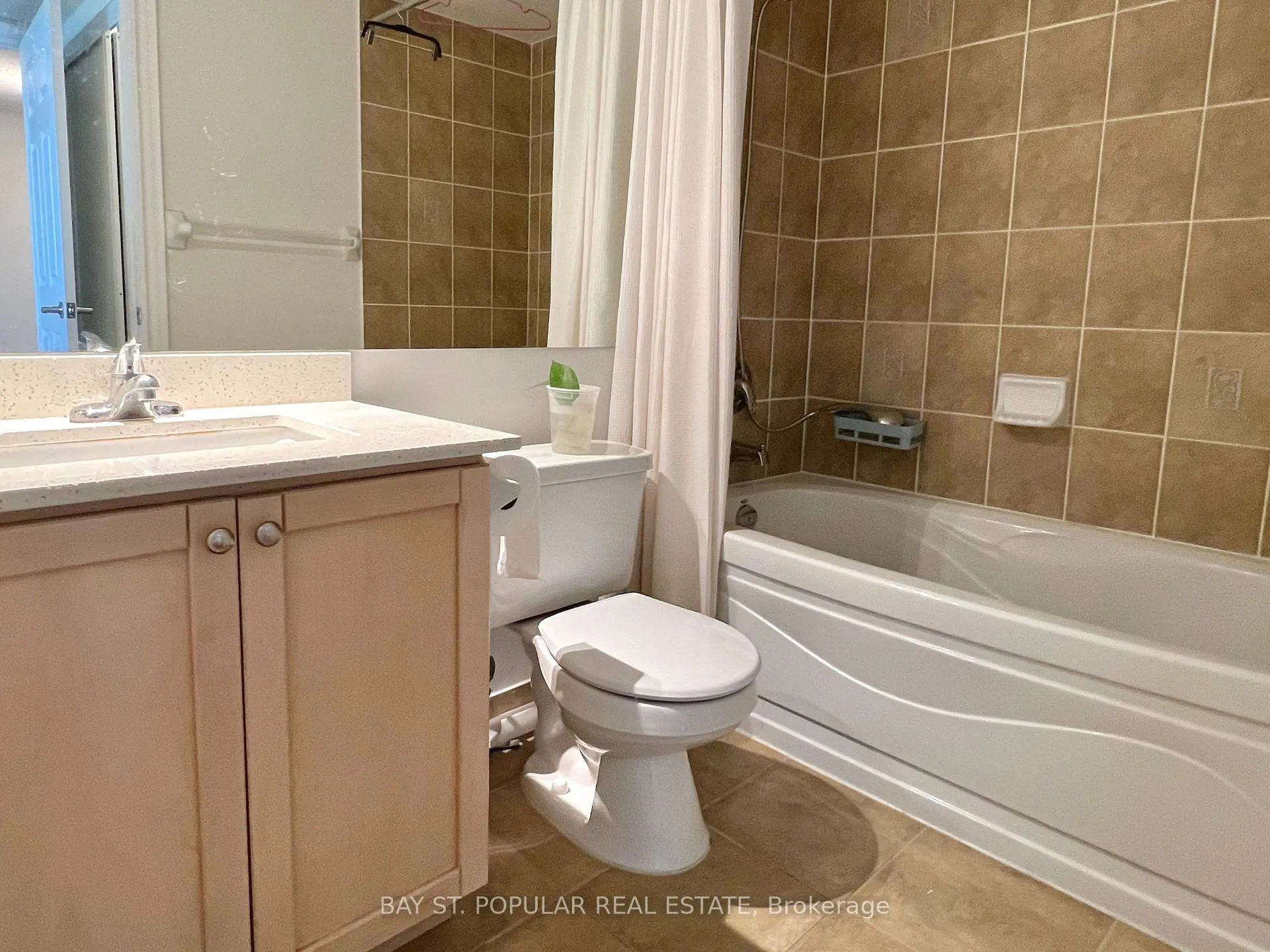 Photo 14 of Unit 1225, 33 Cox Boulevard, Markham, Unionville — HOMEH