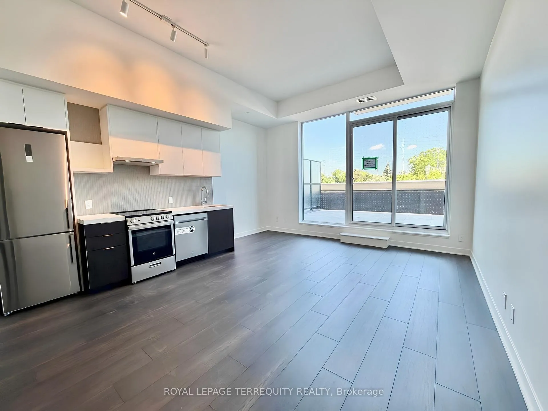 Photo 4 of Unit 204, 10 Flavelle Trail, Vaughan, Steeles West Industrial — HOMEH