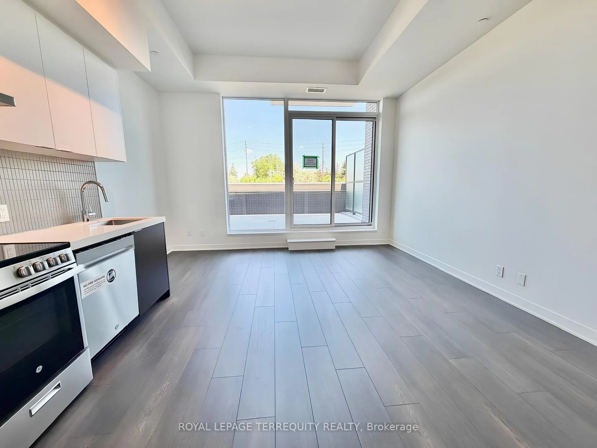 Photo 5 of Unit 204, 10 Flavelle Trail, Vaughan, Steeles West Industrial — HOMEH