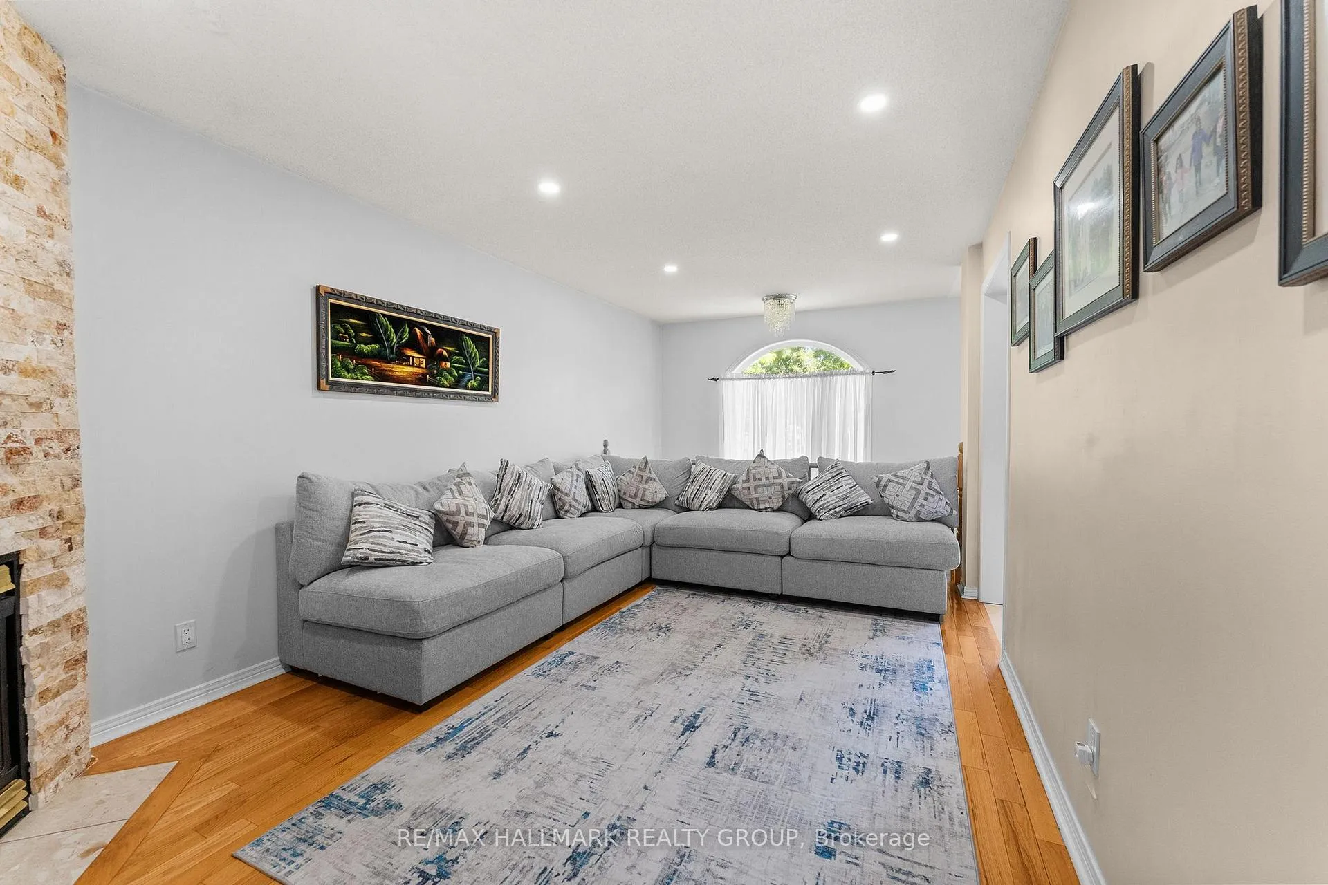 Photo 4 of 1157 Marchant Drive, Ottawa, Avalon East — HOMEH
