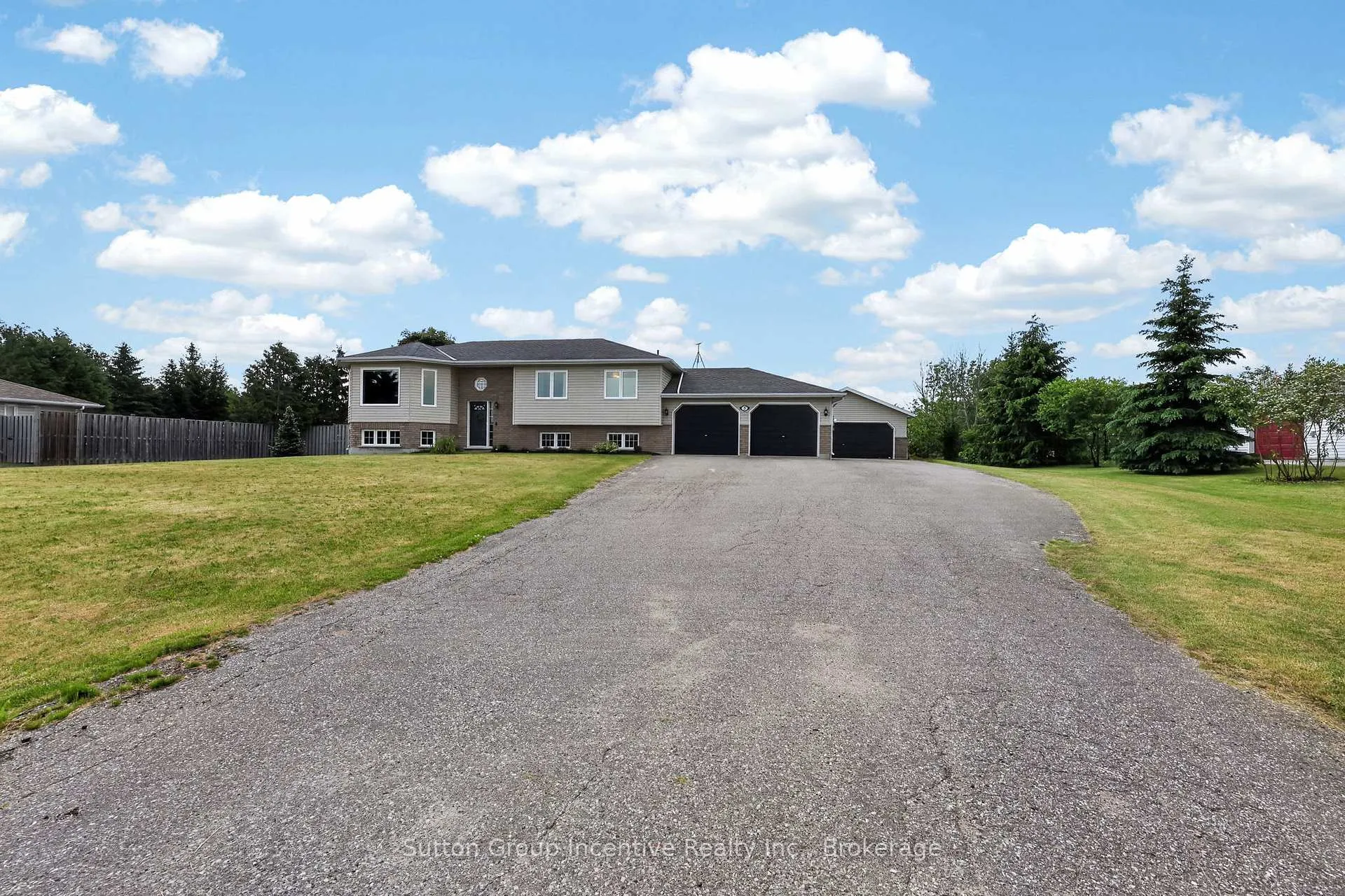 Photo 2 of 5 Marl Creek Drive, Springwater, Phelpston — HOMEH