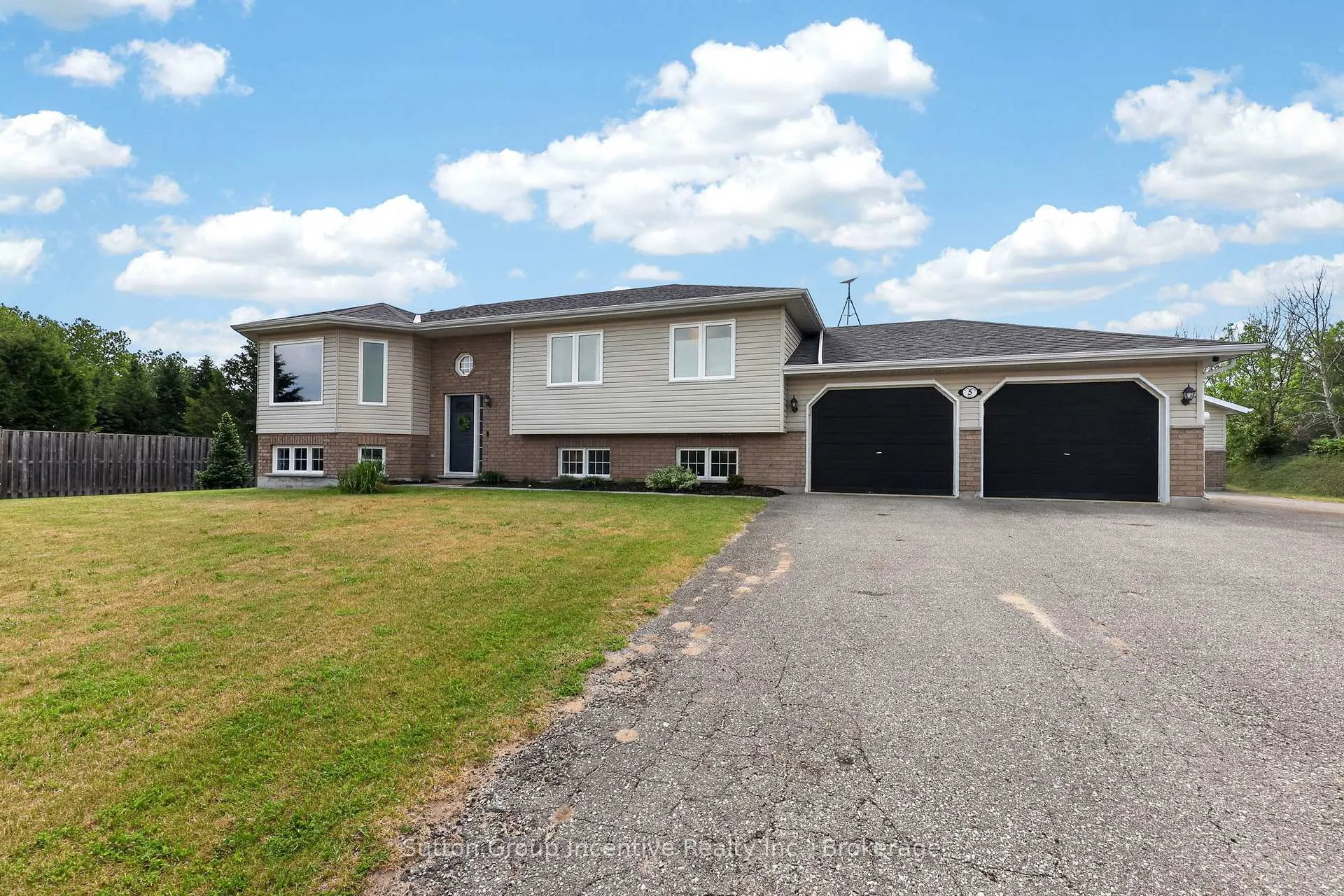 Photo 4 of 5 Marl Creek Drive, Springwater, Phelpston — HOMEH