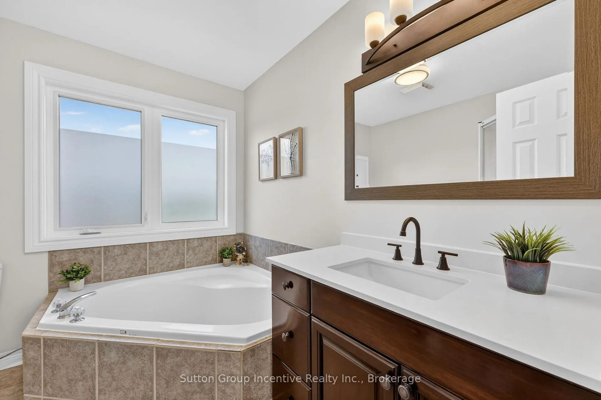 Photo 22 of 5 Marl Creek Drive, Springwater, Phelpston — HOMEH