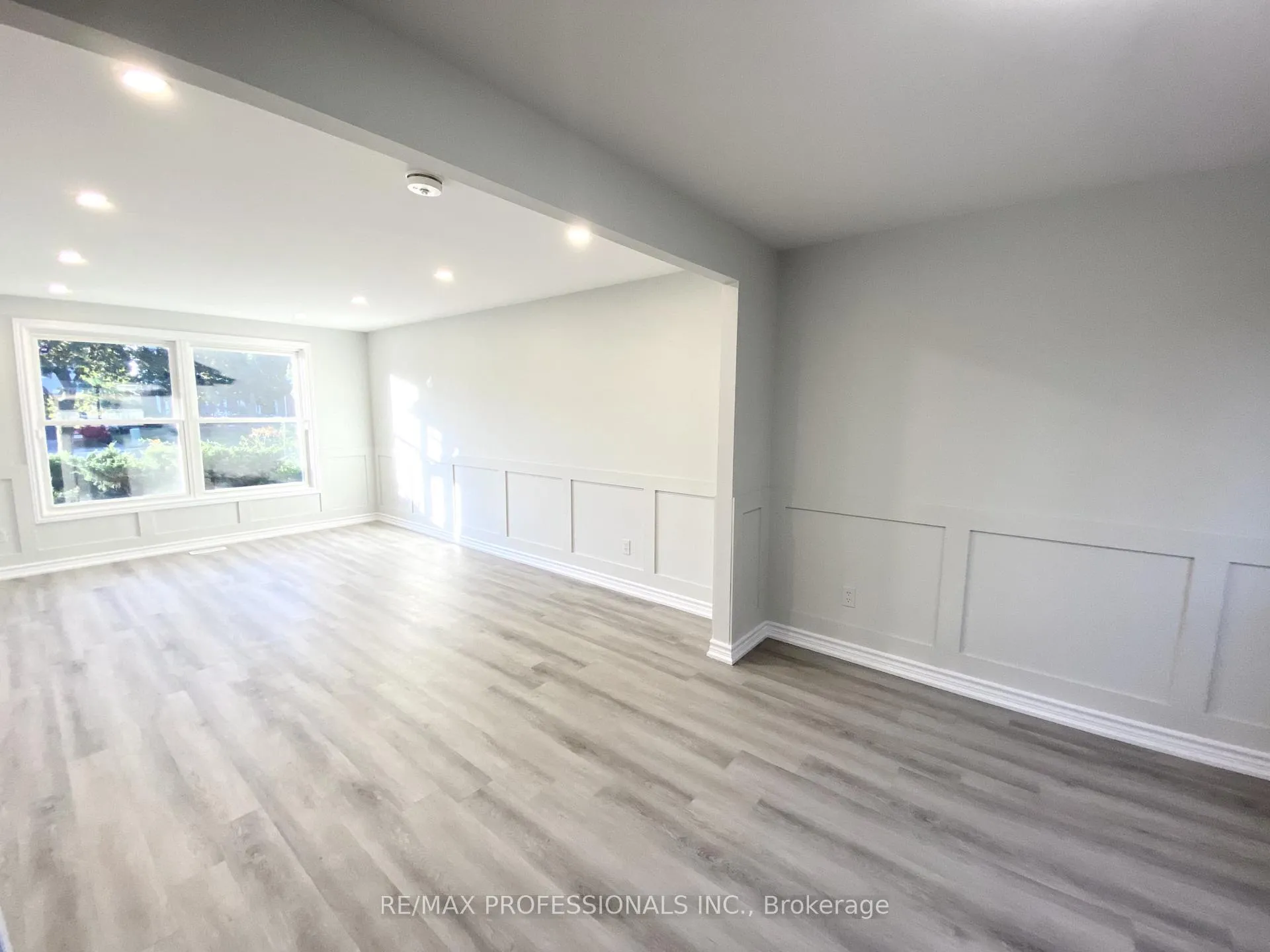 Photo 2 of Unit Upper, 77 Roseneath Crescent, Kitchener, Laurentian Hills — HOMEH