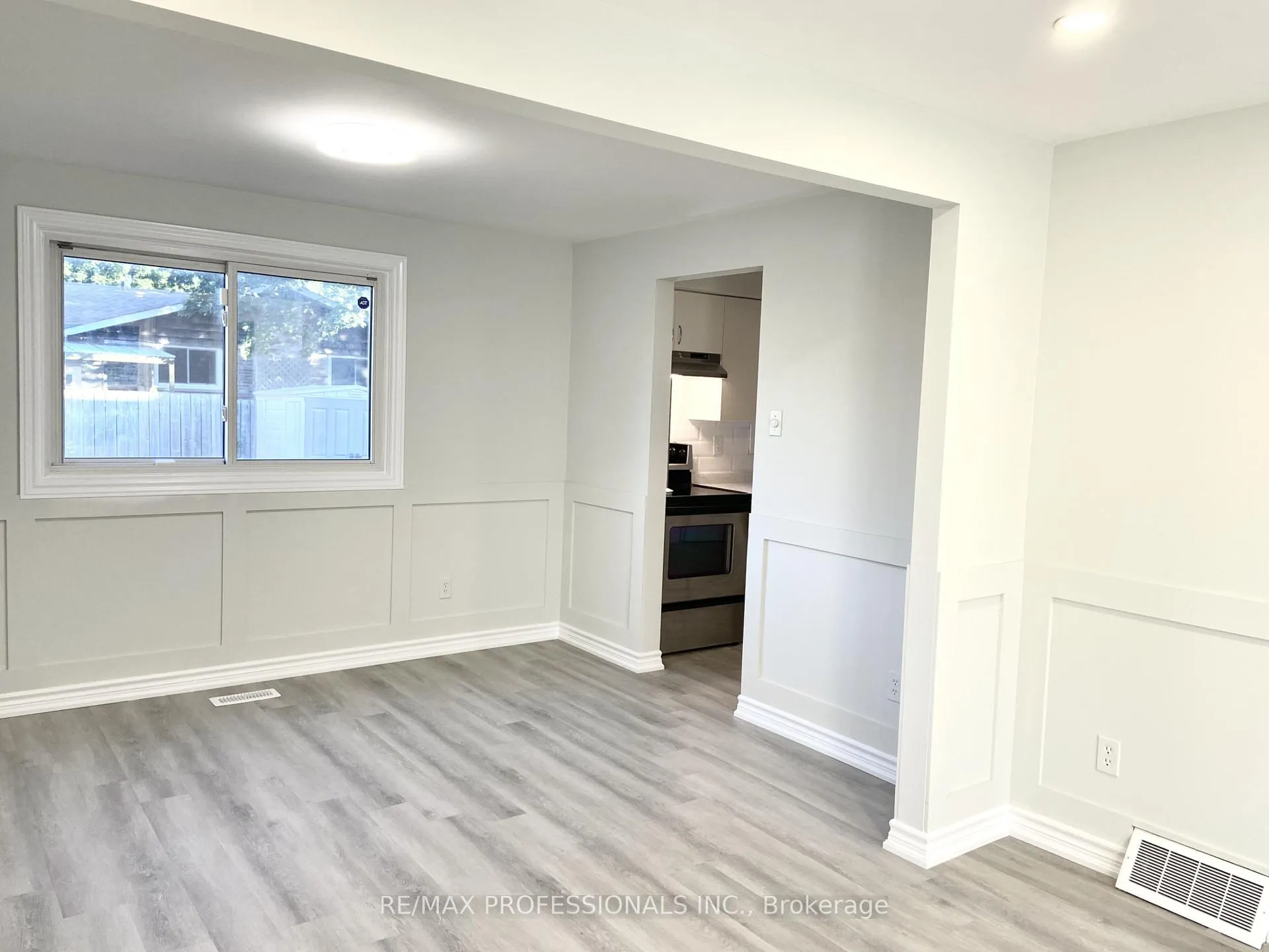 Photo 4 of Unit Upper, 77 Roseneath Crescent, Kitchener, Laurentian Hills — HOMEH