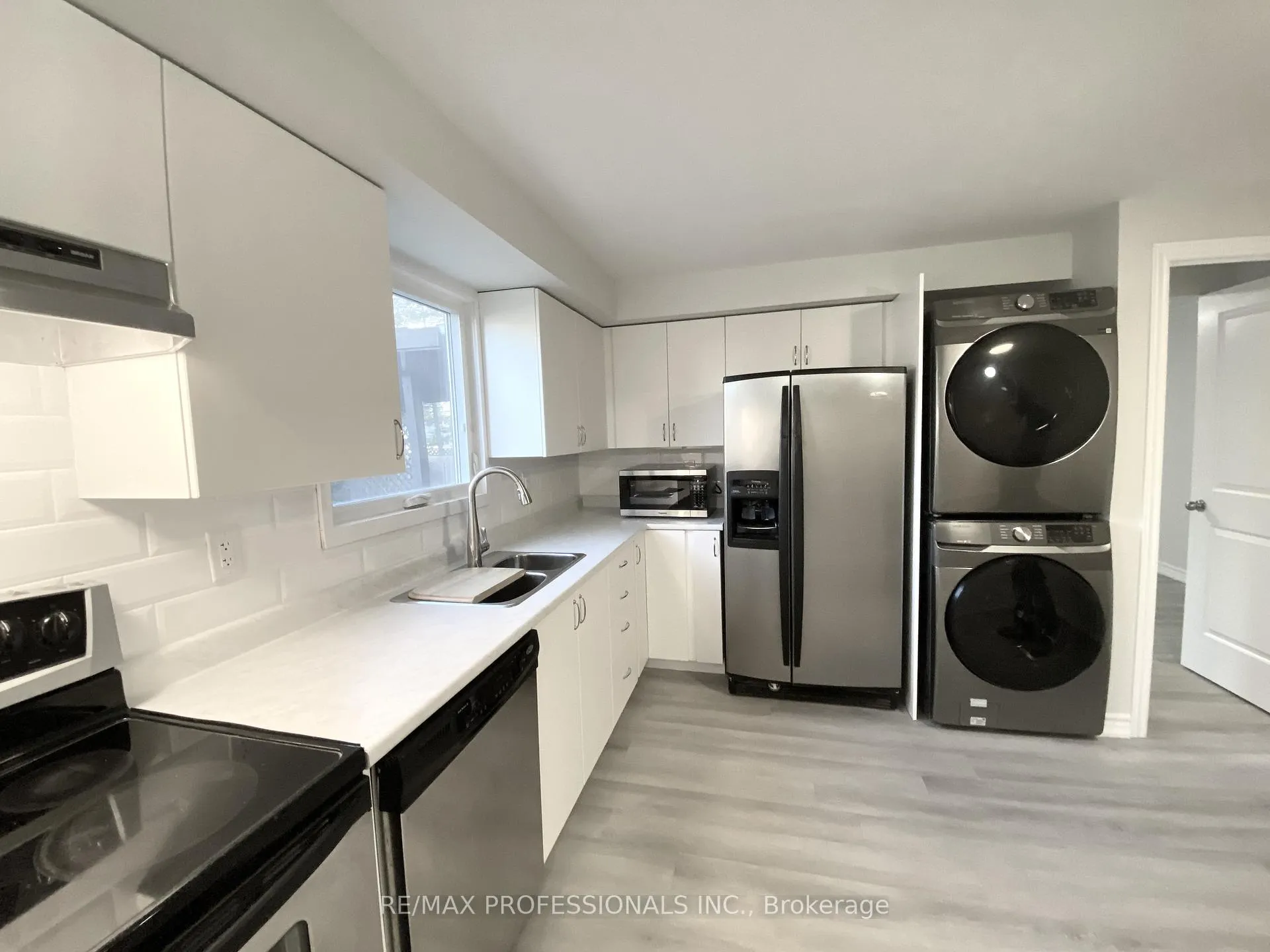 Photo 6 of Unit Upper, 77 Roseneath Crescent, Kitchener, Laurentian Hills — HOMEH