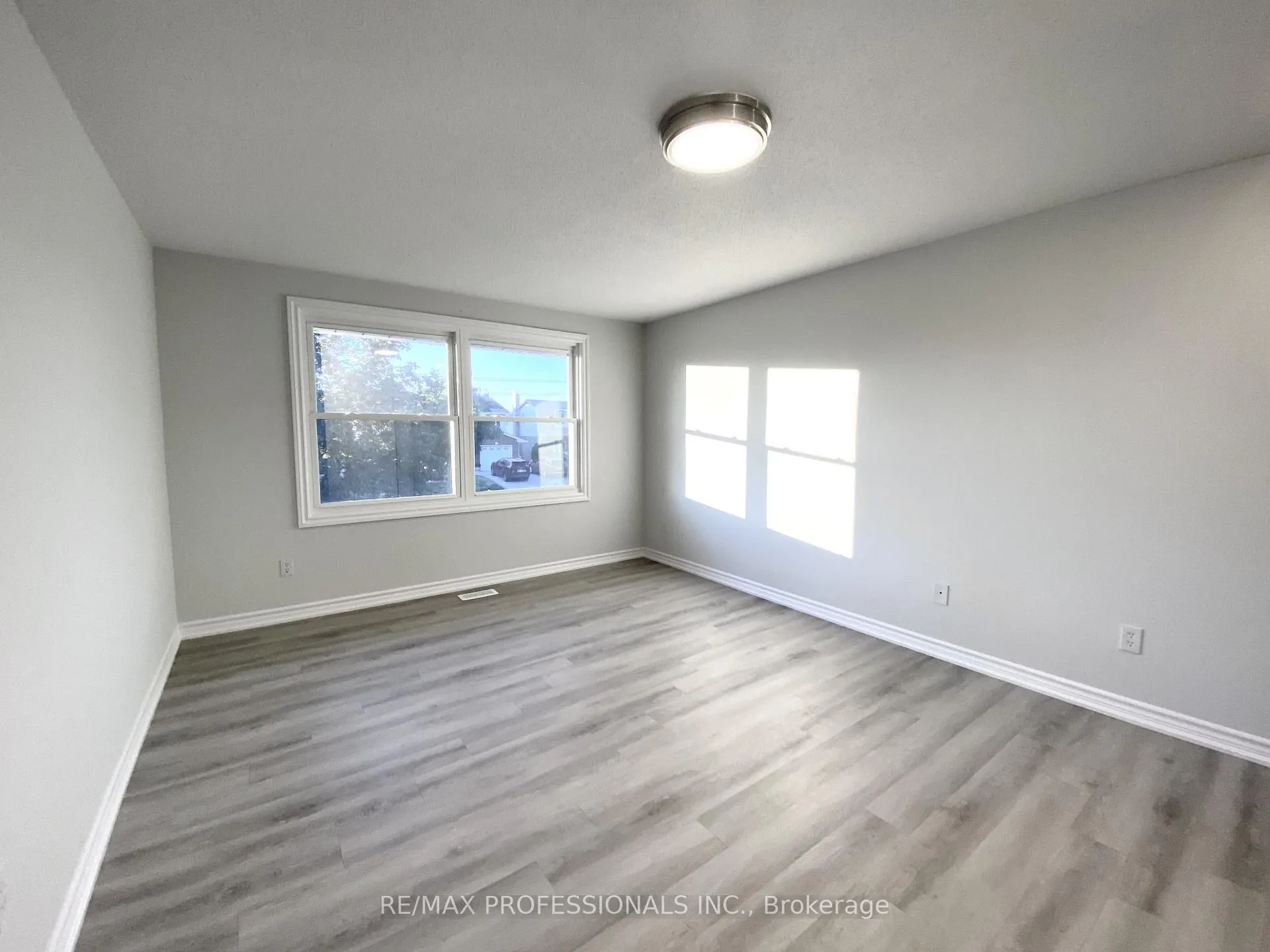 Photo 13 of Unit Upper, 77 Roseneath Crescent, Kitchener, Laurentian Hills — HOMEH