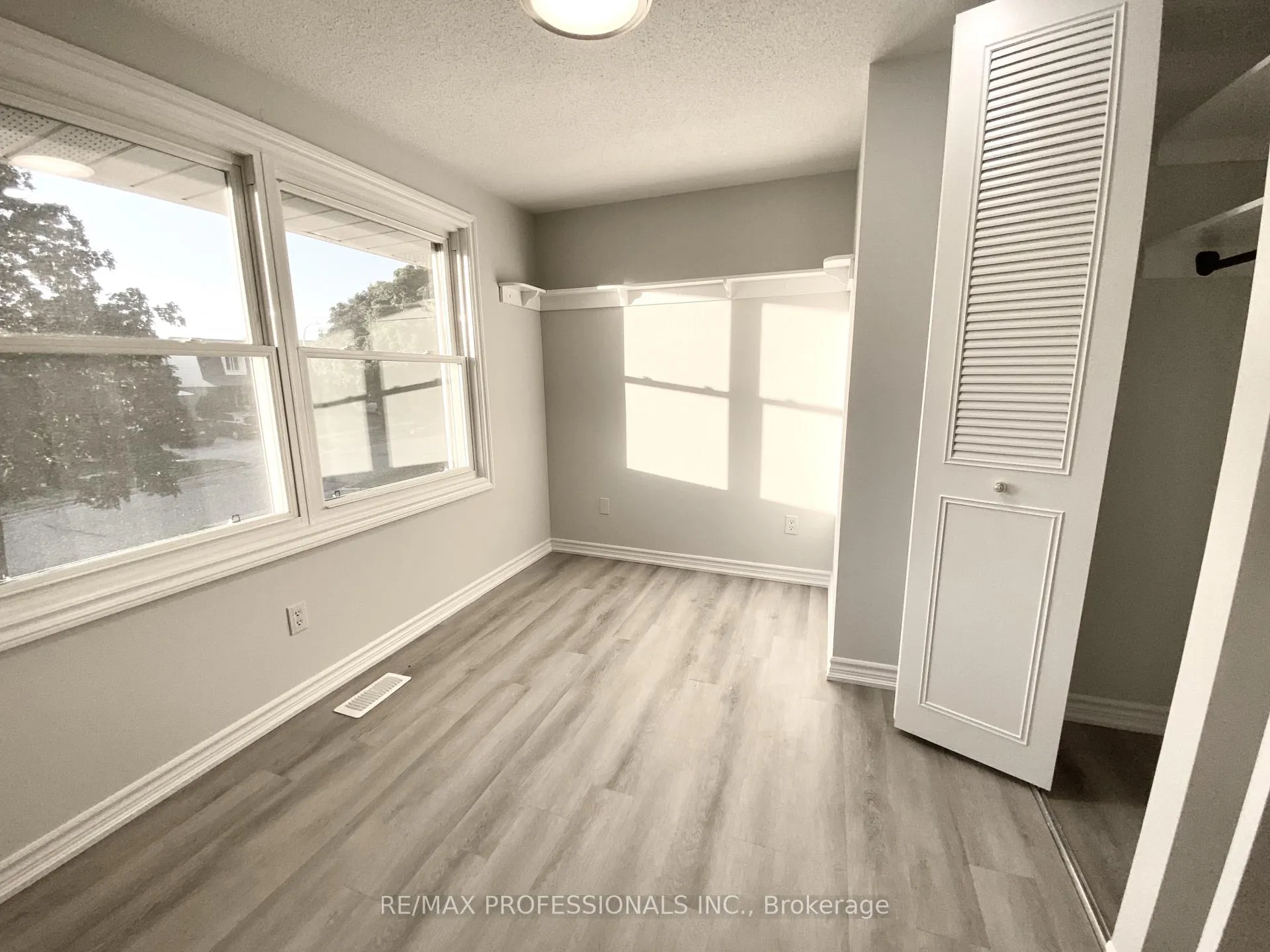 Photo 17 of Unit Upper, 77 Roseneath Crescent, Kitchener, Laurentian Hills — HOMEH