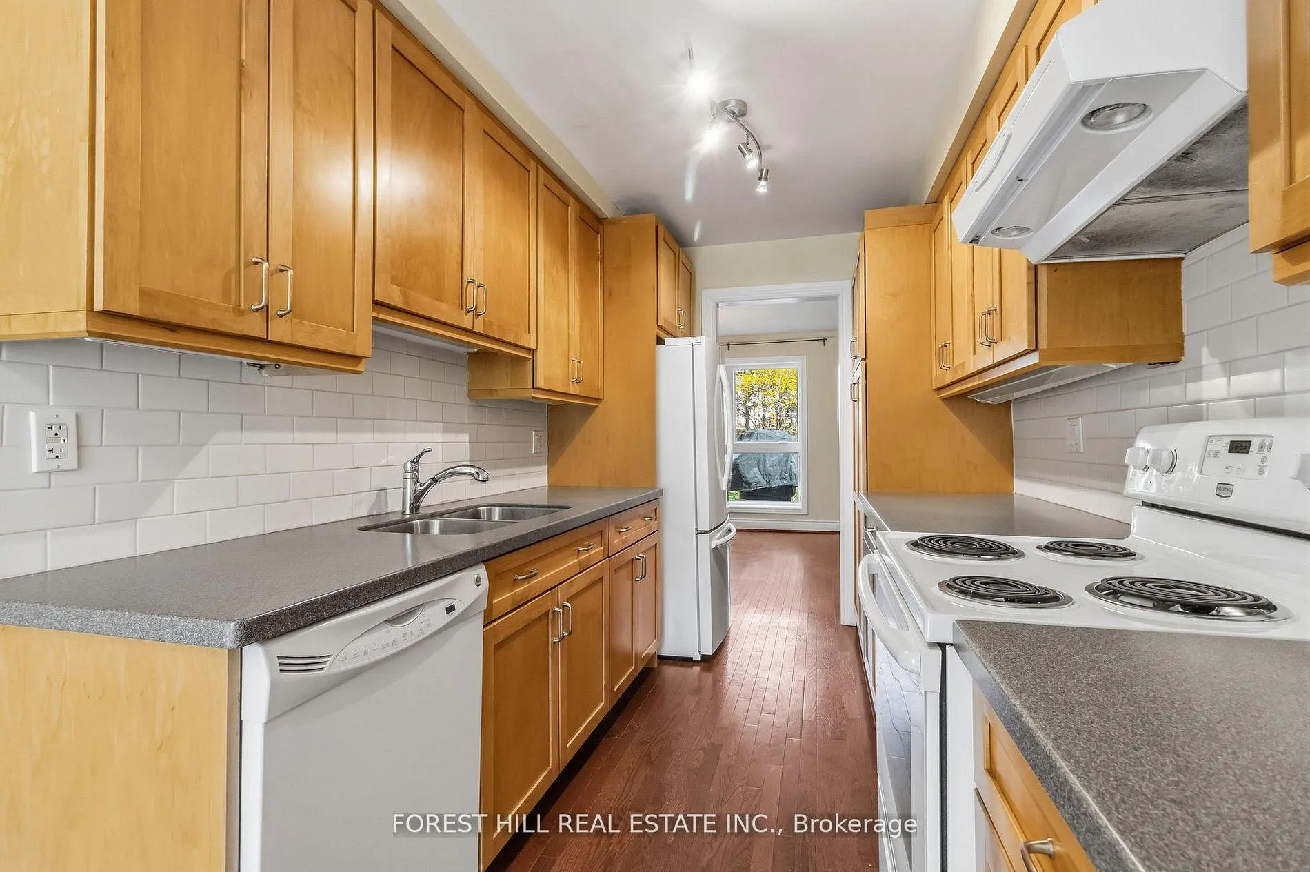 Photo 10 of 61 Snowshoe Mill Way, North York, St. Andrew-Windfields — HOMEH