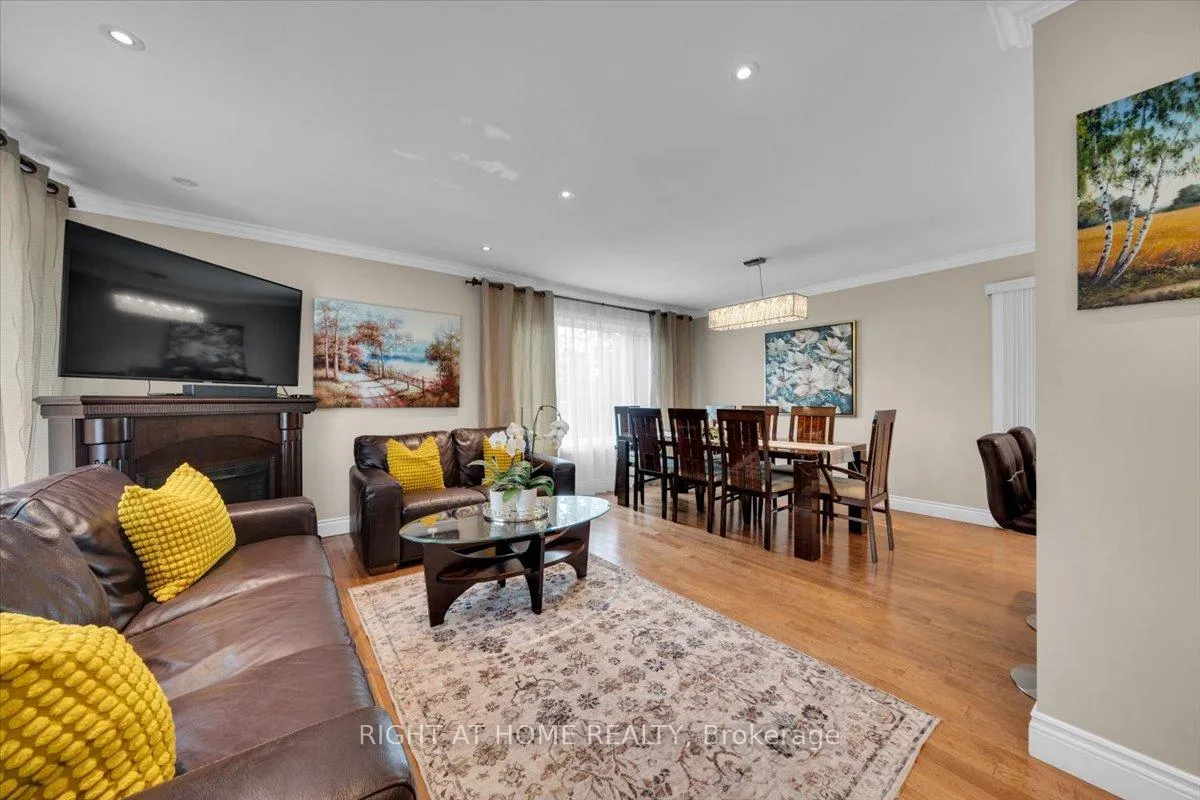 Photo 3 of 21 Warbeck Place, Etobicoke, Kingsview Village-The Westway — HOMEH