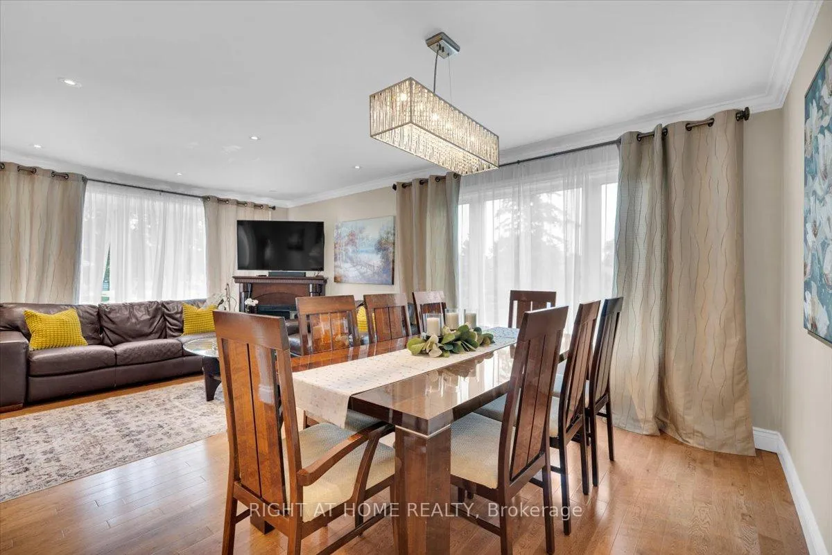 Photo 8 of 21 Warbeck Place, Etobicoke, Kingsview Village-The Westway — HOMEH
