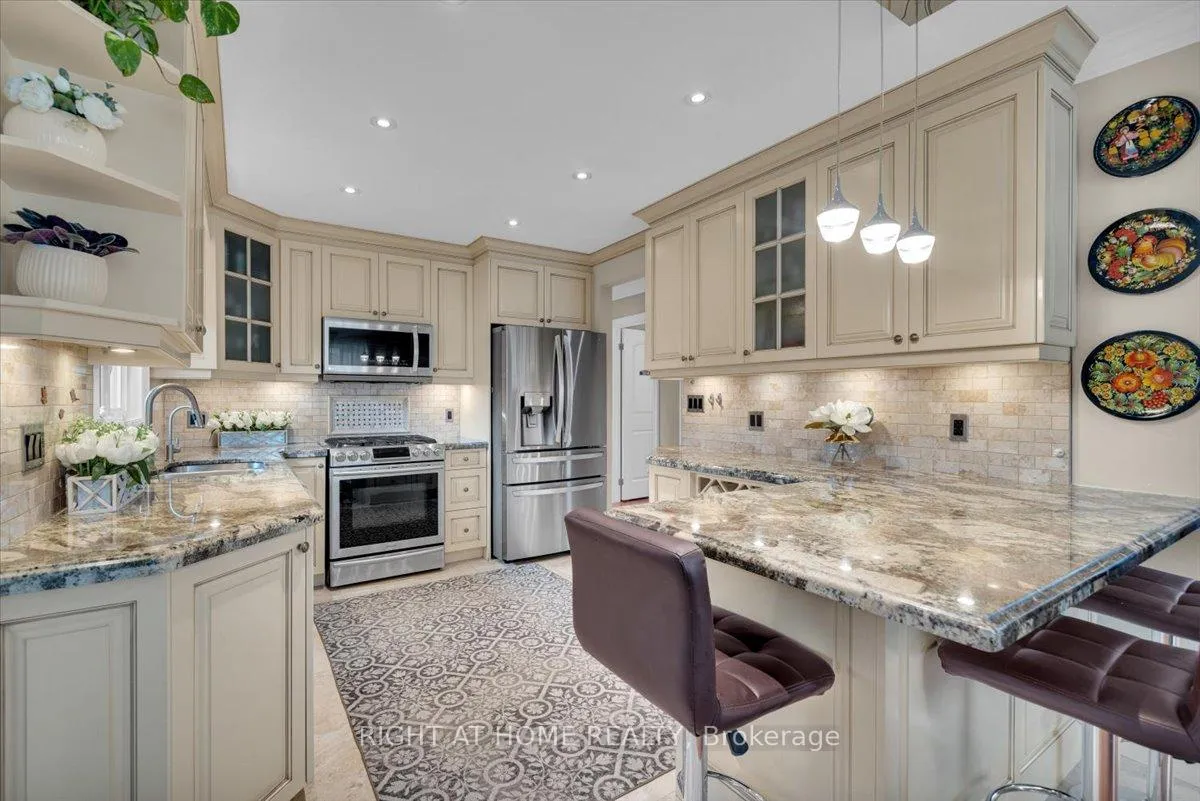 Photo 9 of 21 Warbeck Place, Etobicoke, Kingsview Village-The Westway — HOMEH