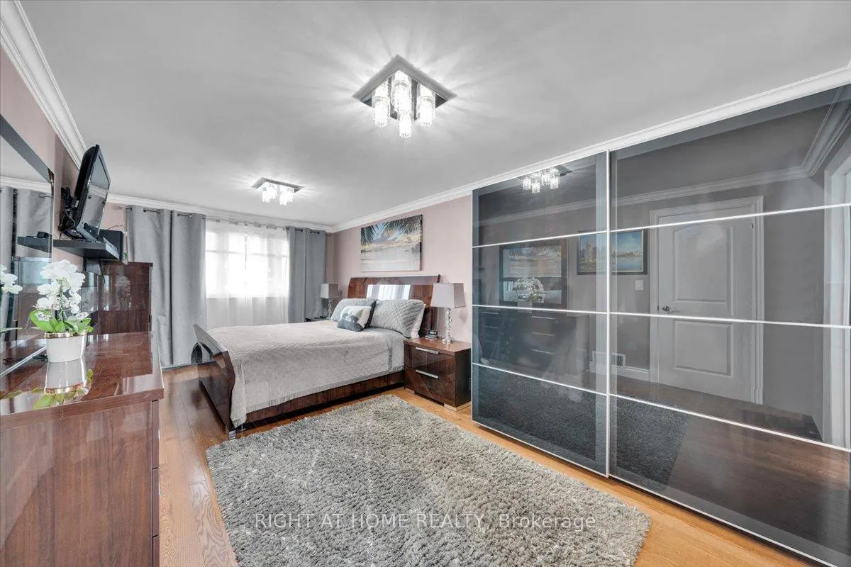 Photo 13 of 21 Warbeck Place, Etobicoke, Kingsview Village-The Westway — HOMEH