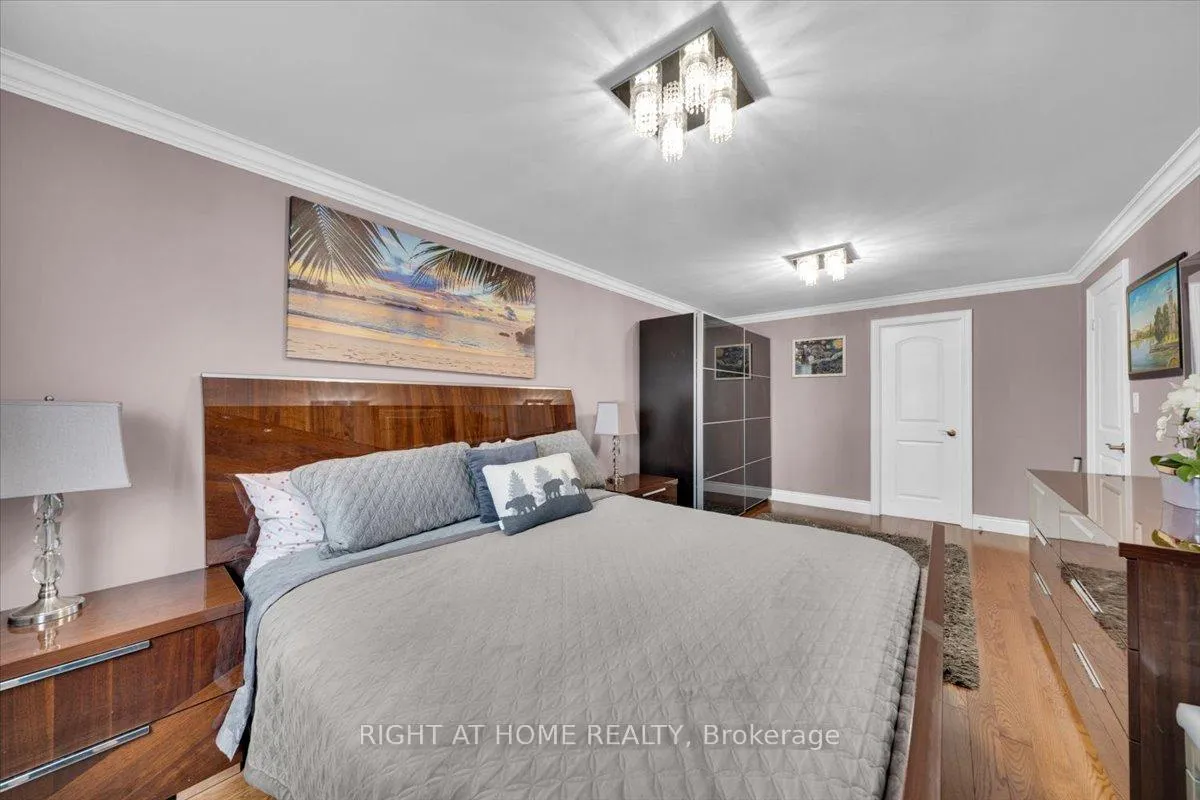 Photo 14 of 21 Warbeck Place, Etobicoke, Kingsview Village-The Westway — HOMEH