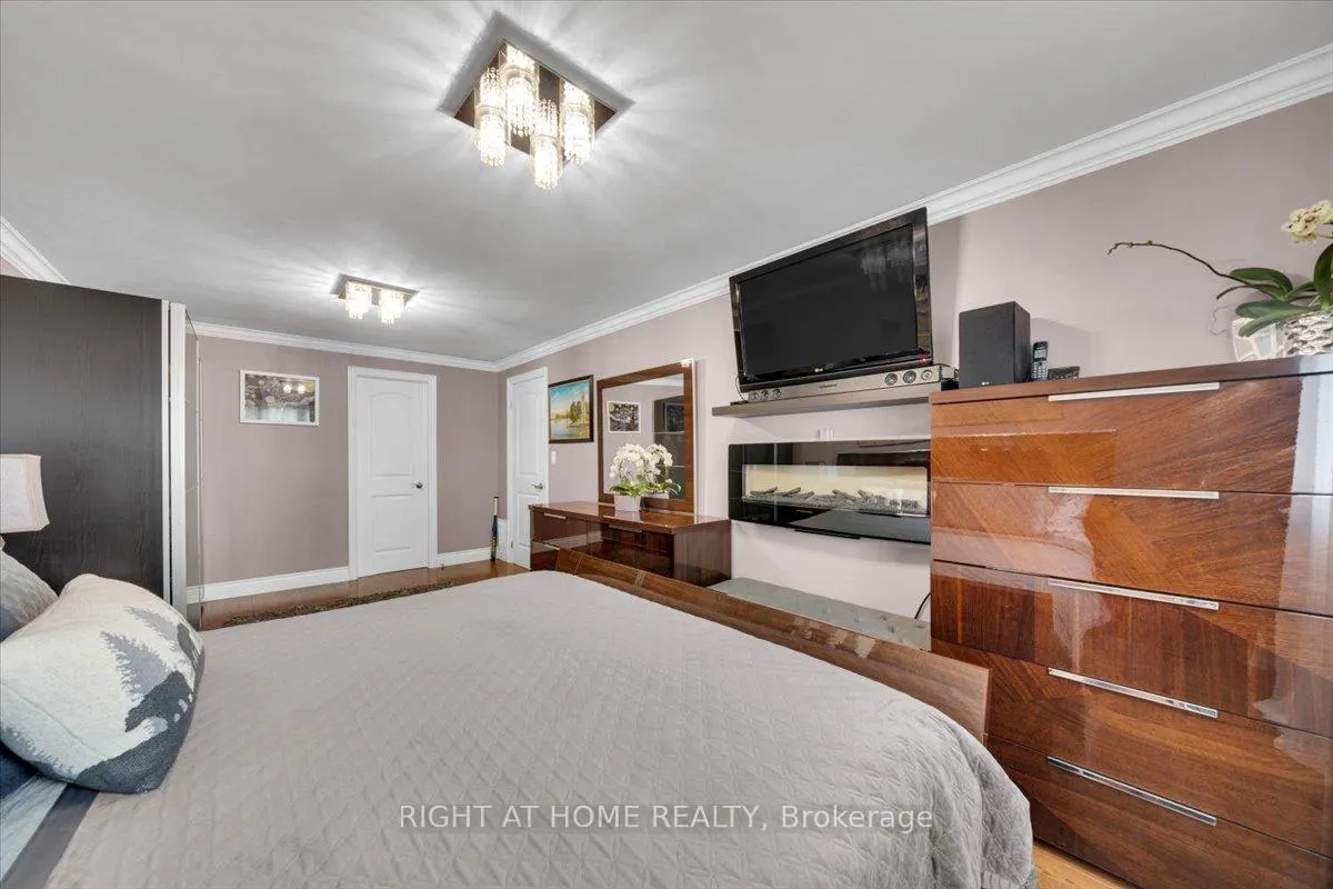 Photo 15 of 21 Warbeck Place, Etobicoke, Kingsview Village-The Westway — HOMEH