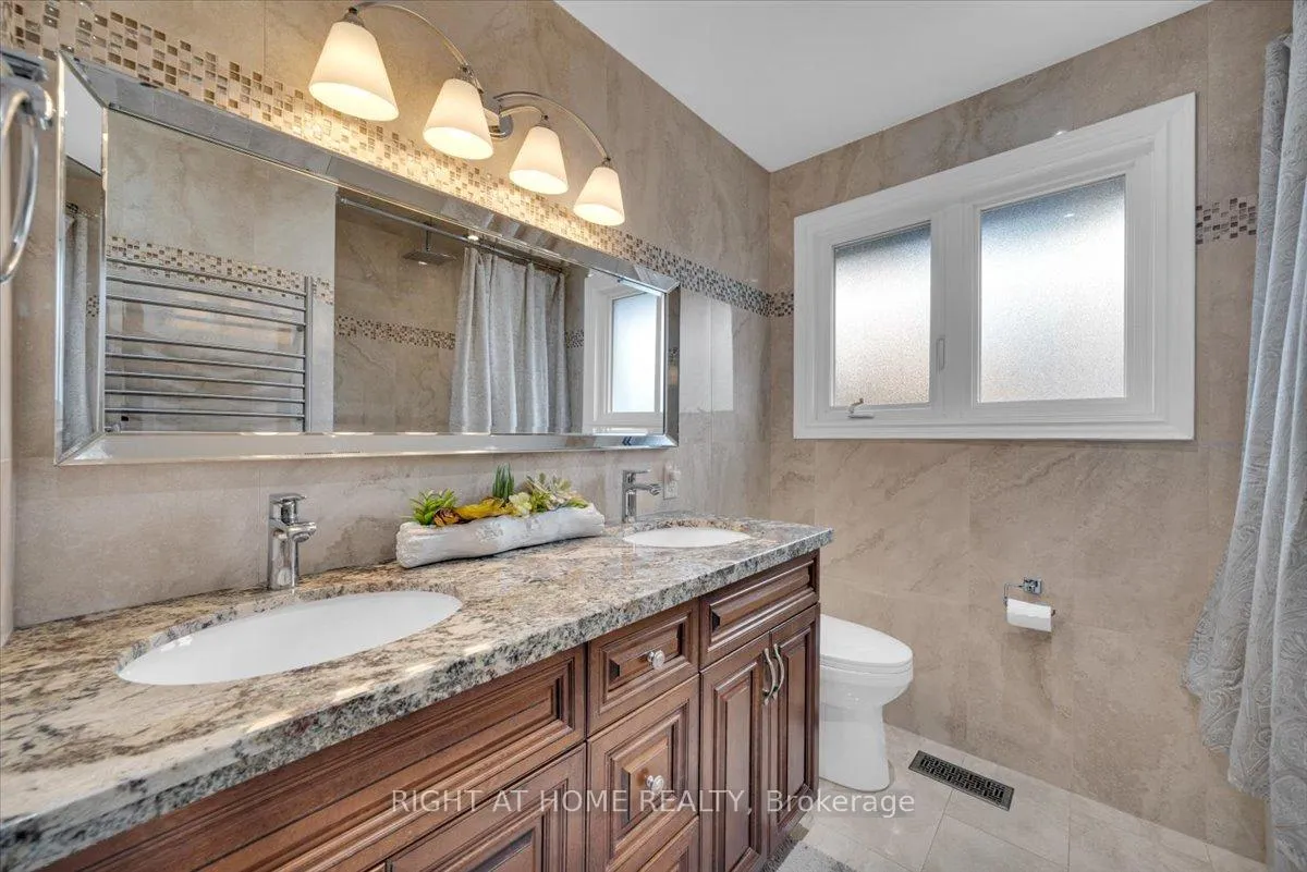 Photo 22 of 21 Warbeck Place, Etobicoke, Kingsview Village-The Westway — HOMEH