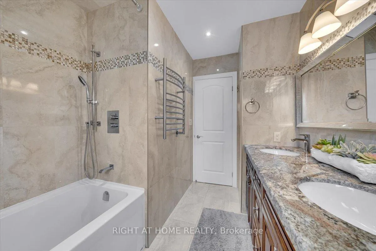 Photo 23 of 21 Warbeck Place, Etobicoke, Kingsview Village-The Westway — HOMEH