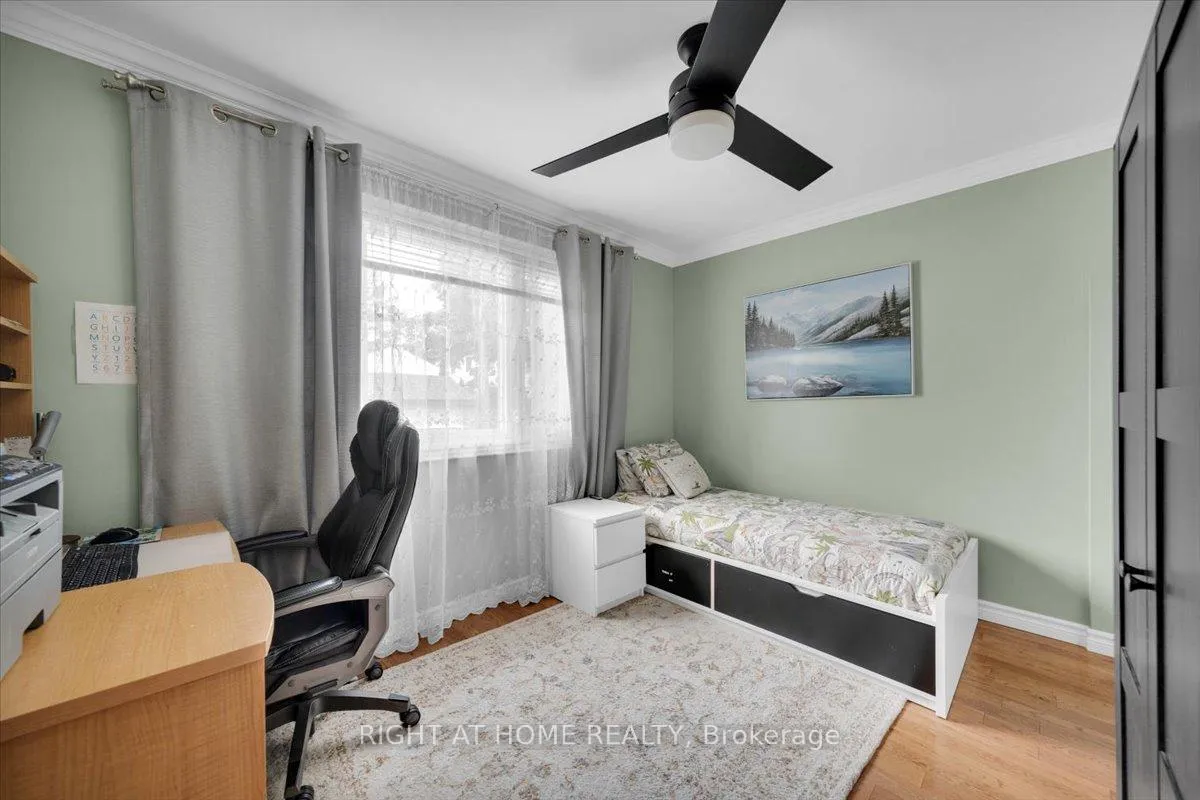 Photo 24 of 21 Warbeck Place, Etobicoke, Kingsview Village-The Westway — HOMEH