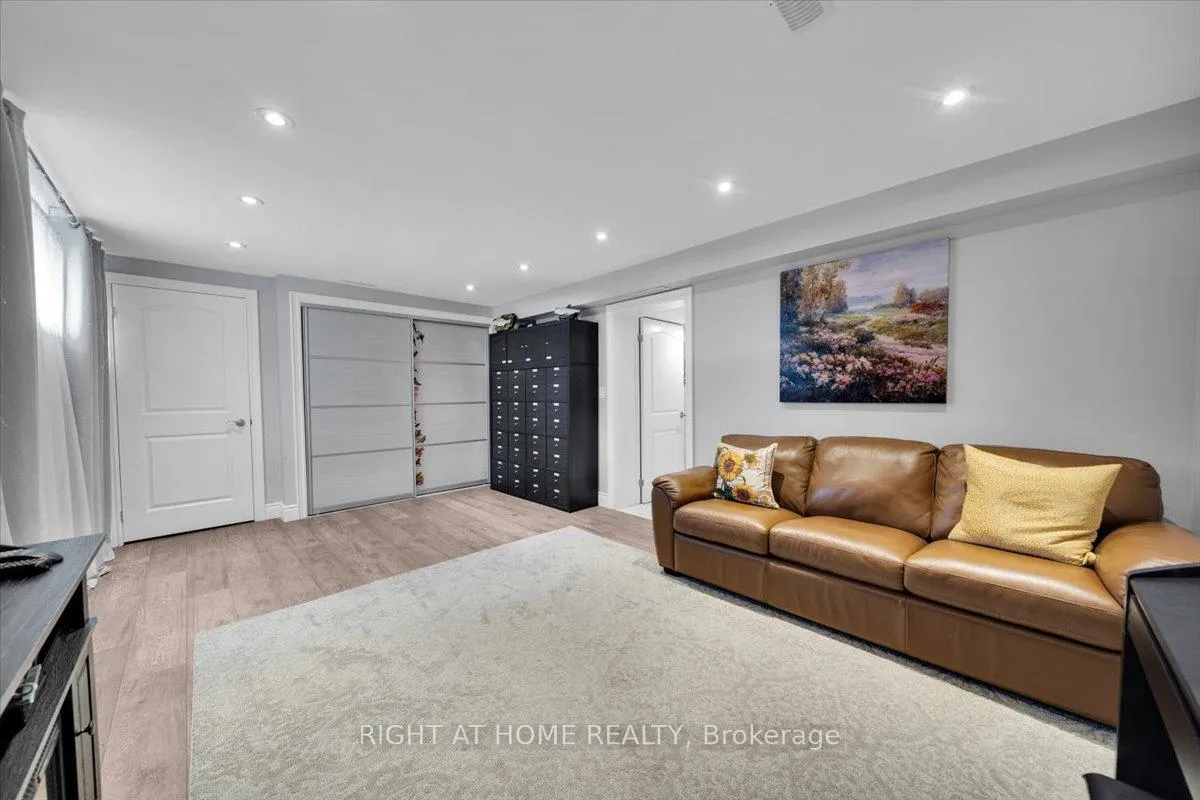 Photo 26 of 21 Warbeck Place, Etobicoke, Kingsview Village-The Westway — HOMEH