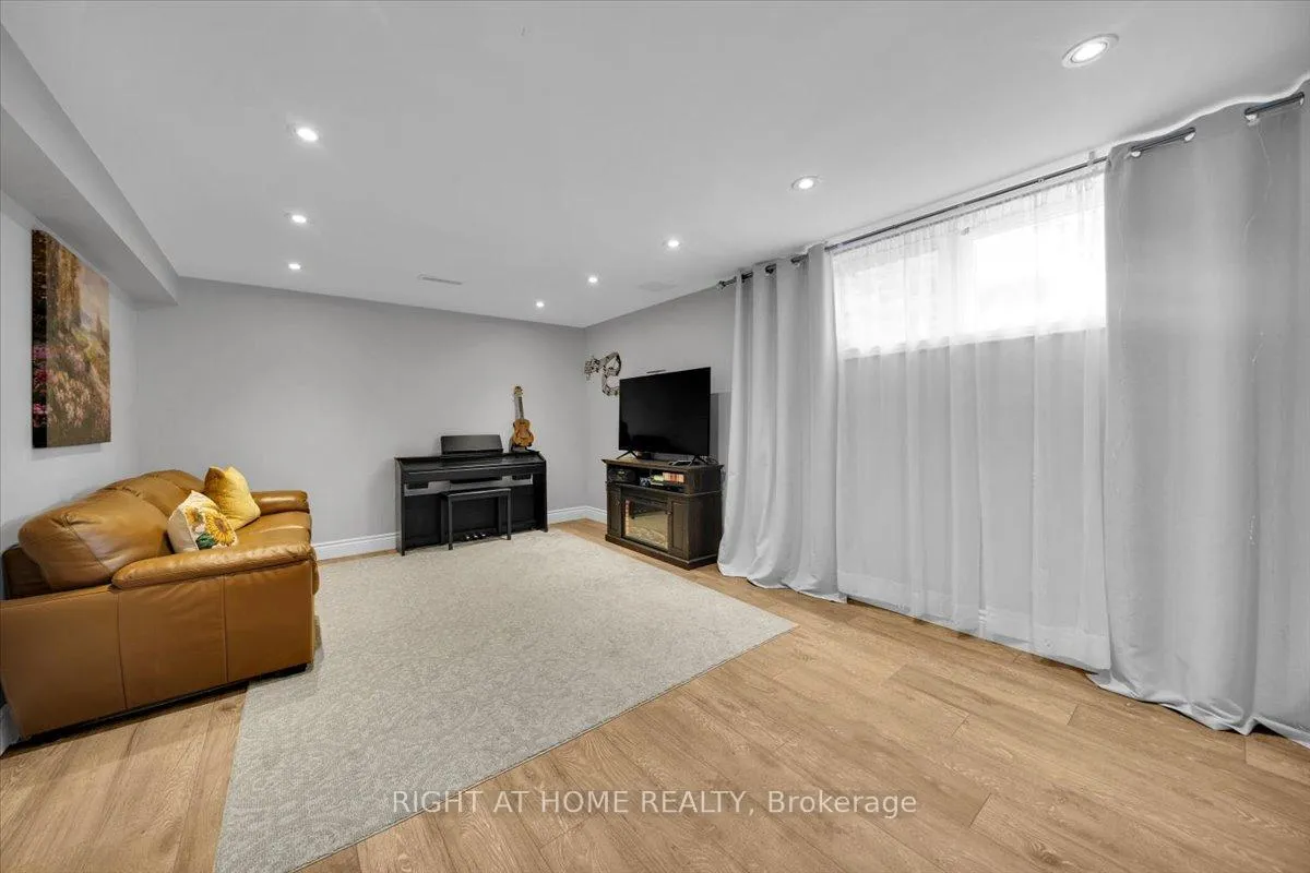 Photo 27 of 21 Warbeck Place, Etobicoke, Kingsview Village-The Westway — HOMEH