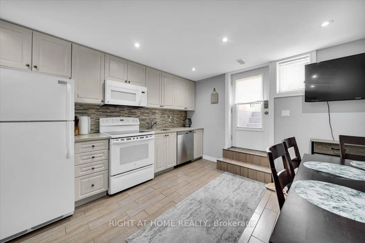 Photo 30 of 21 Warbeck Place, Etobicoke, Kingsview Village-The Westway — HOMEH