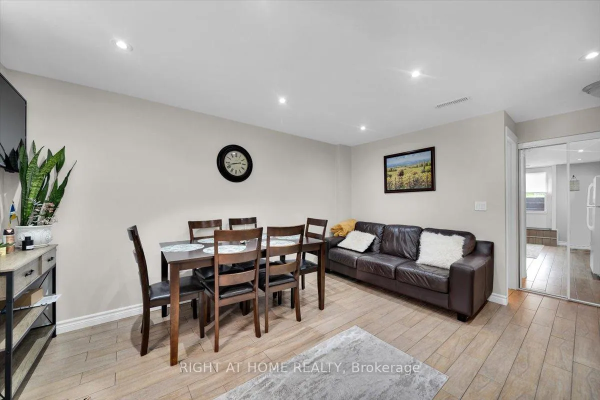 Photo 31 of 21 Warbeck Place, Etobicoke, Kingsview Village-The Westway — HOMEH