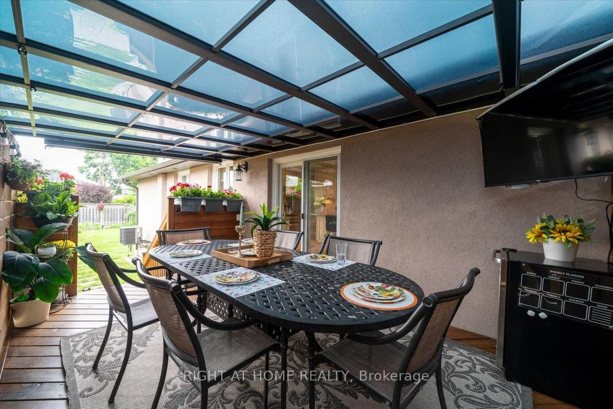 Photo 36 of 21 Warbeck Place, Etobicoke, Kingsview Village-The Westway — HOMEH