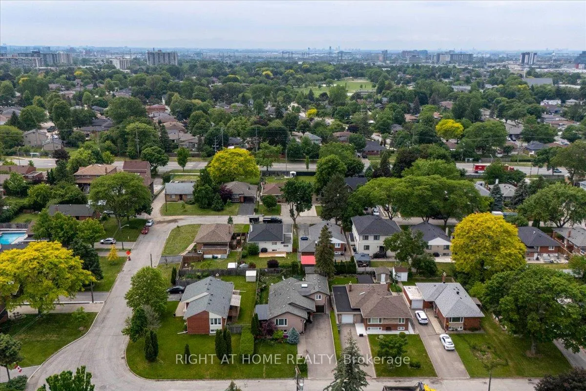 Photo 45 of 21 Warbeck Place, Etobicoke, Kingsview Village-The Westway — HOMEH