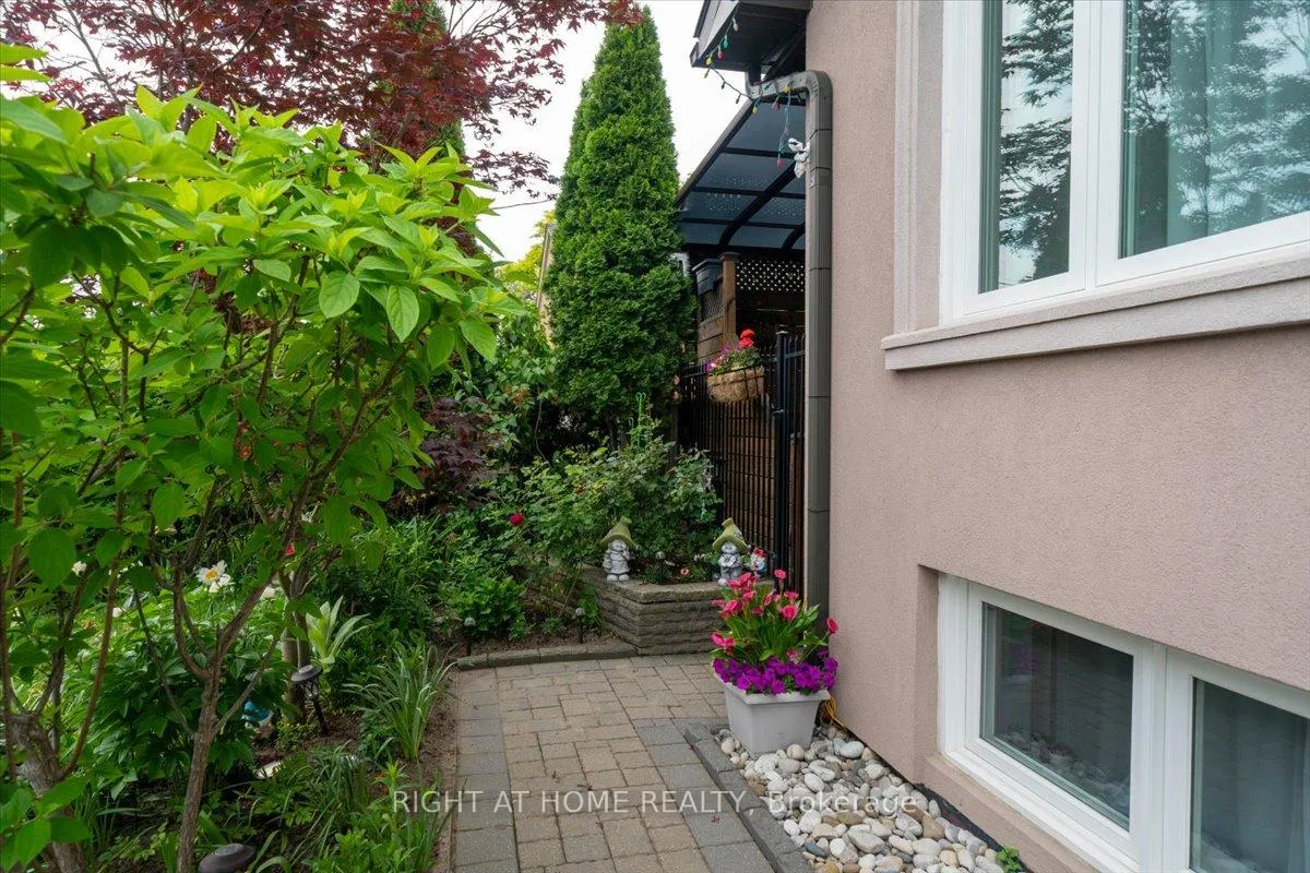 Photo 48 of 21 Warbeck Place, Etobicoke, Kingsview Village-The Westway — HOMEH