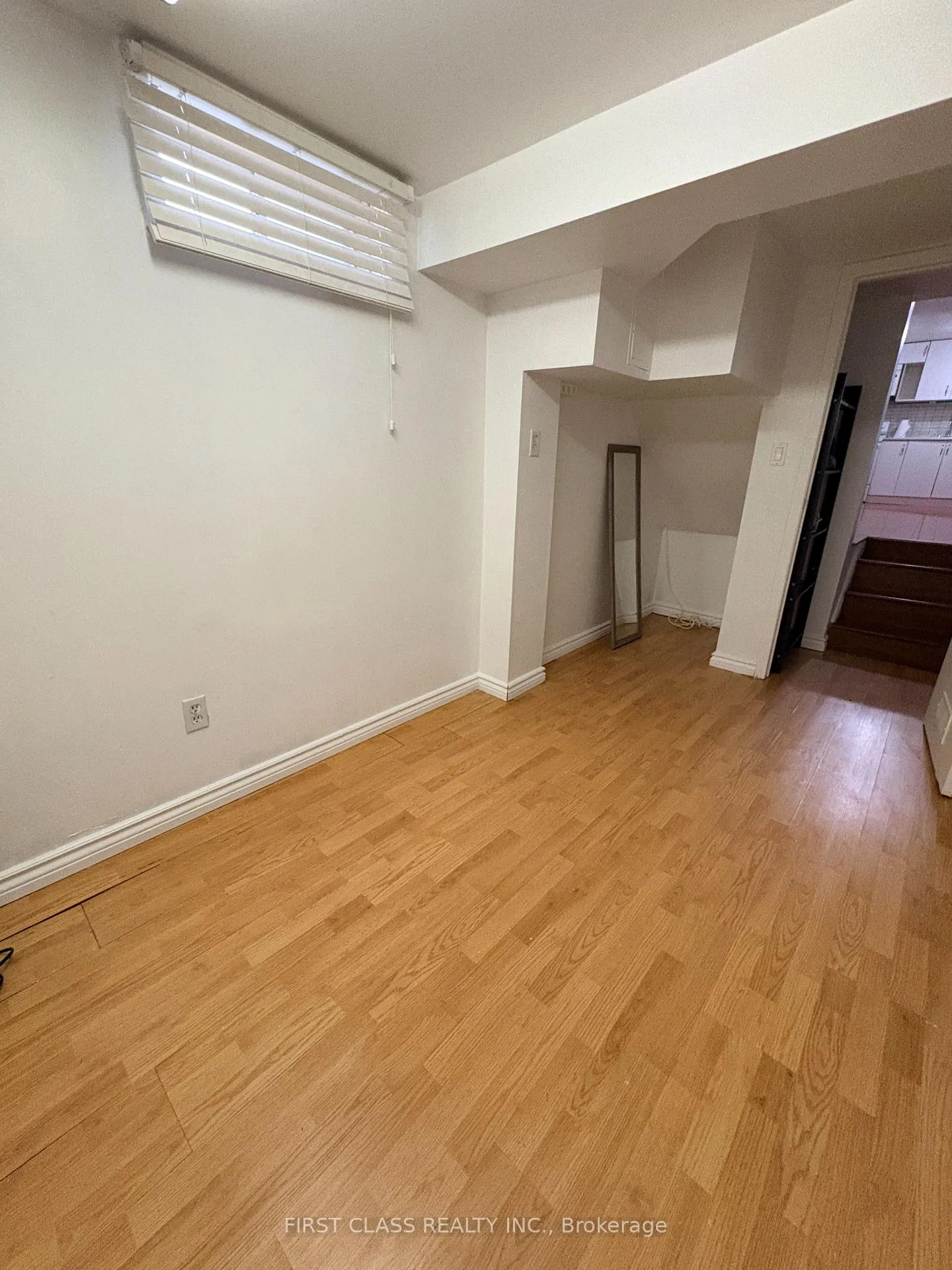 Photo 5 of Unit Basement, 114 Sheldrake Court, Brampton, Brampton South — HOMEH