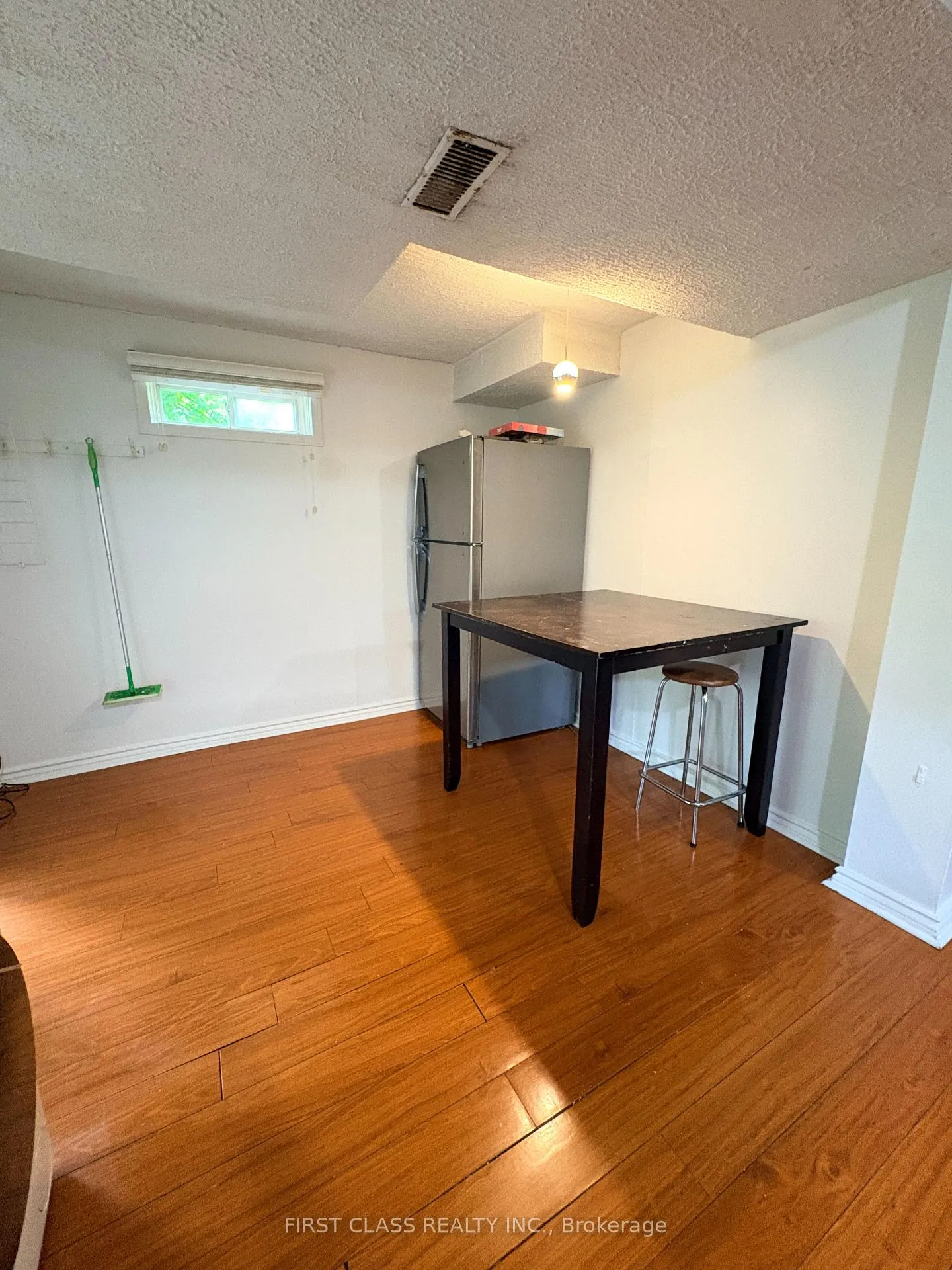 Photo 9 of Unit Basement, 114 Sheldrake Court, Brampton, Brampton South — HOMEH